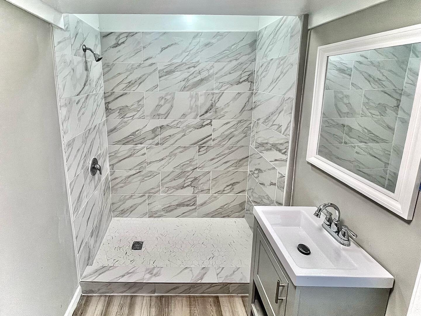 Updated bathroom in one of our new apartments in Sparrows Point ❄️

#RealEstate #House #Home #Apartment #Residence #Bathroom #Design #Tile #ShowerDesign #RentalProperty #Renovation #ForRent #LiveHere