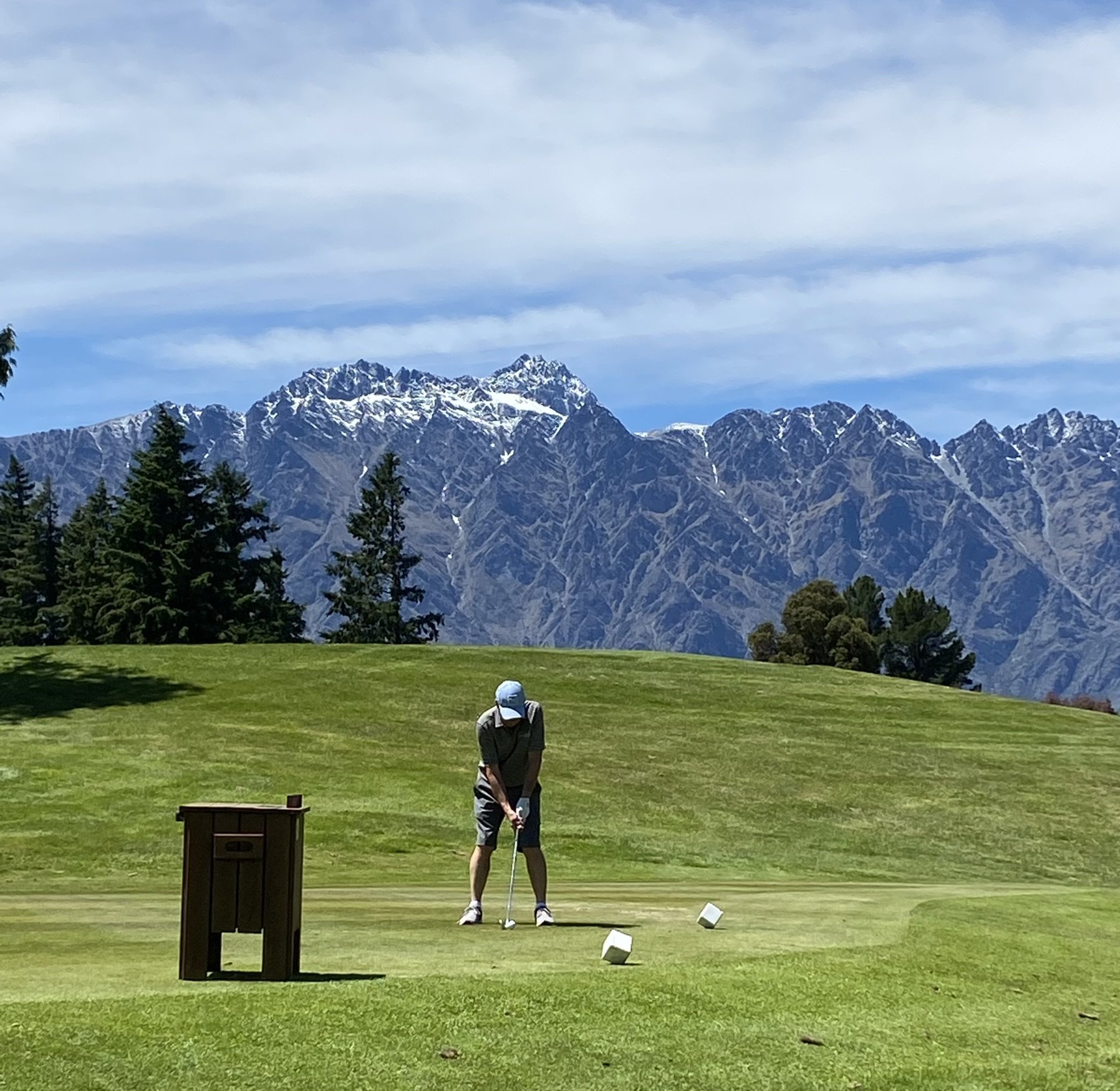 Queenstown Golf Club golfer.JPEG