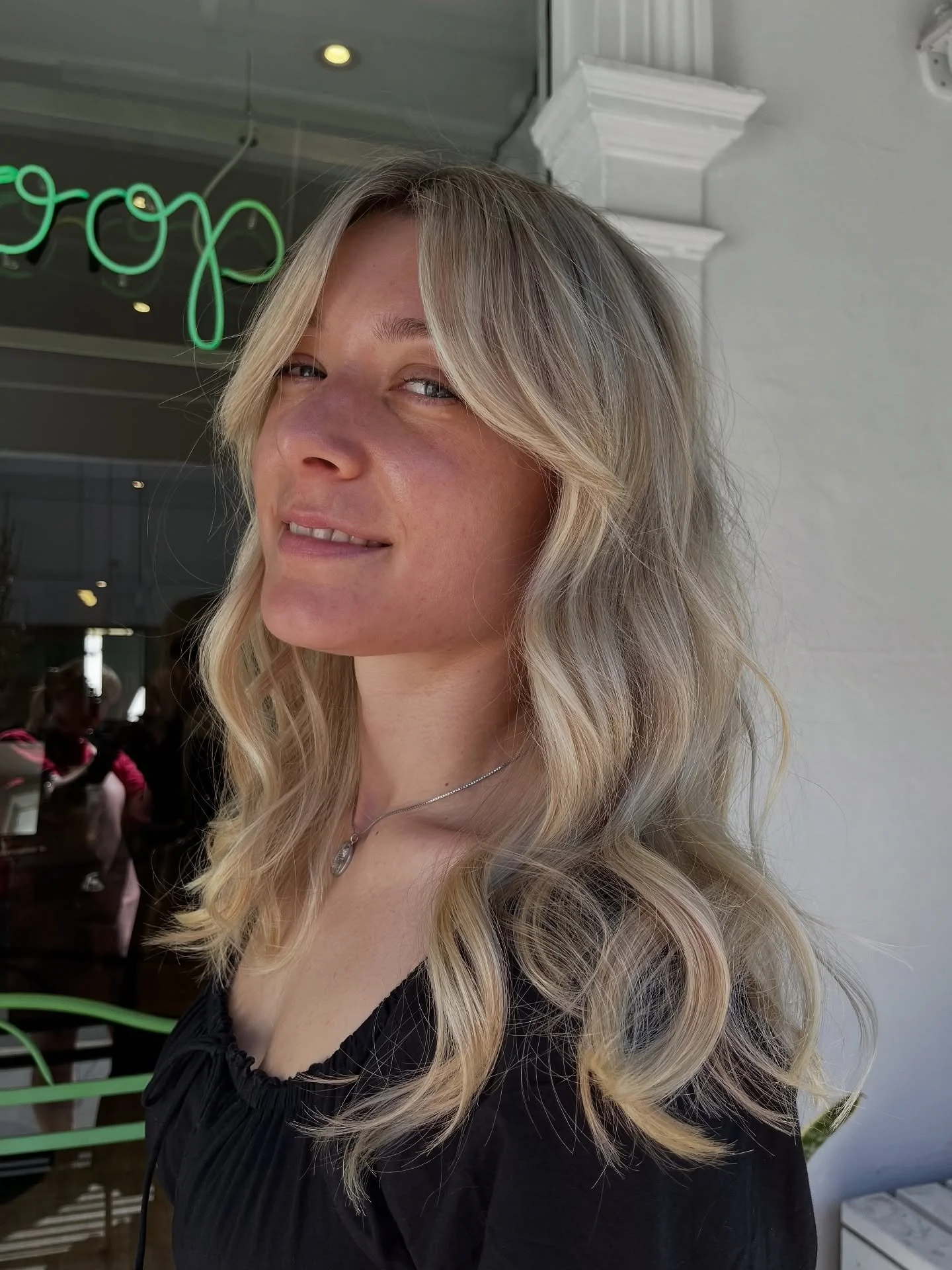 Naturally stunning, enhanced with a few highlights ✨ 
.
.
.
.
.
.
.
.
.
#balayage #balayageombre #balayagehighlights #balayagehair #balayagespecialist #highlights #blondehighlights #highlightshair #naturalhighlights #caramelhighlights #haircolor #hai