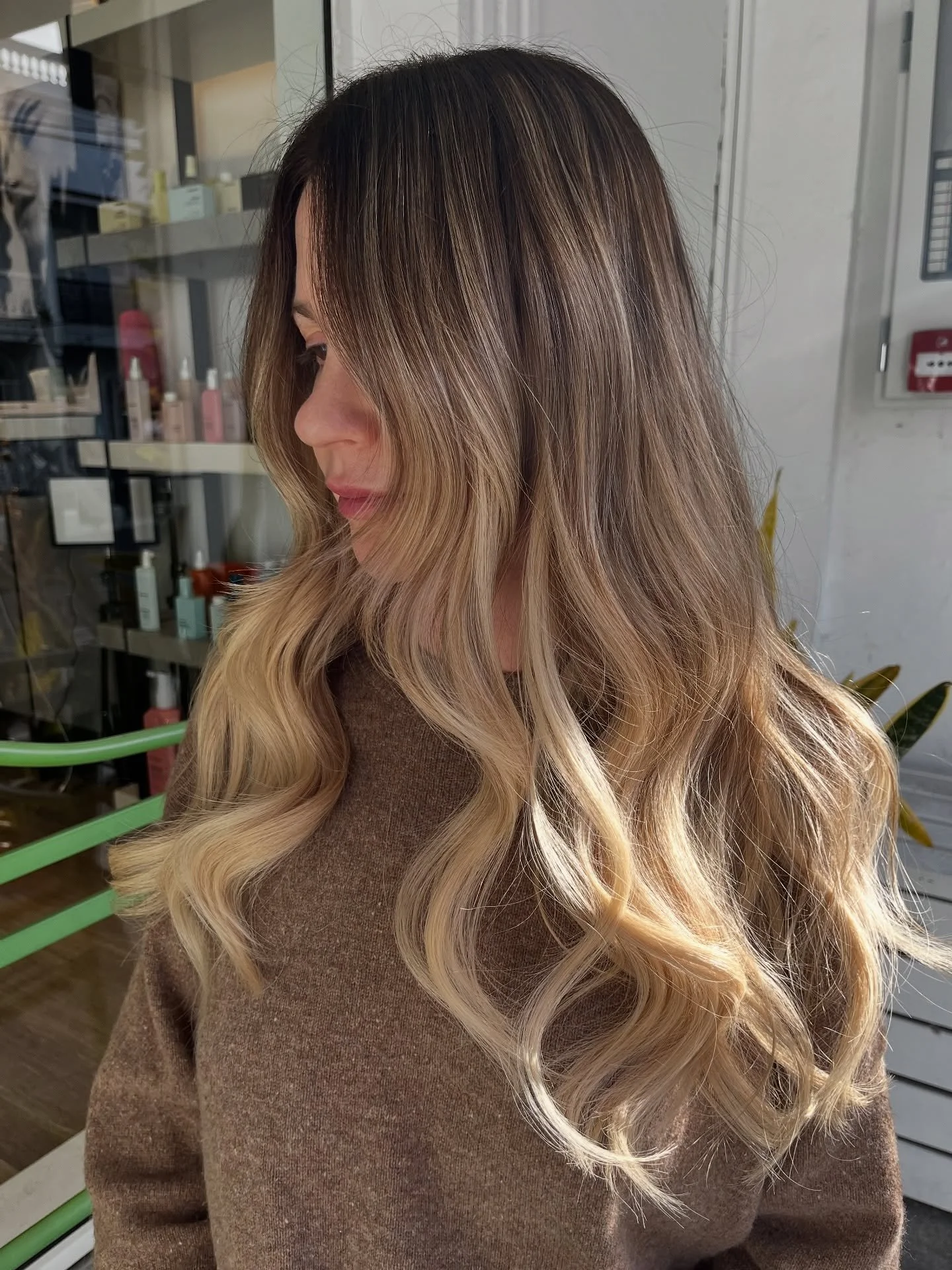 Natural balayage &gt; everything else 🙌🏻 
.
.
.
.
.
.
.
.
#curlyhair #curlyhairstyles #curlyhairkillas #curlyhairgang #curlyhairgirl #curlyhairrocks #balayage #balayagehighlights #balayagehair #highlights  #highlightshair #haircolor #hairdressermag
