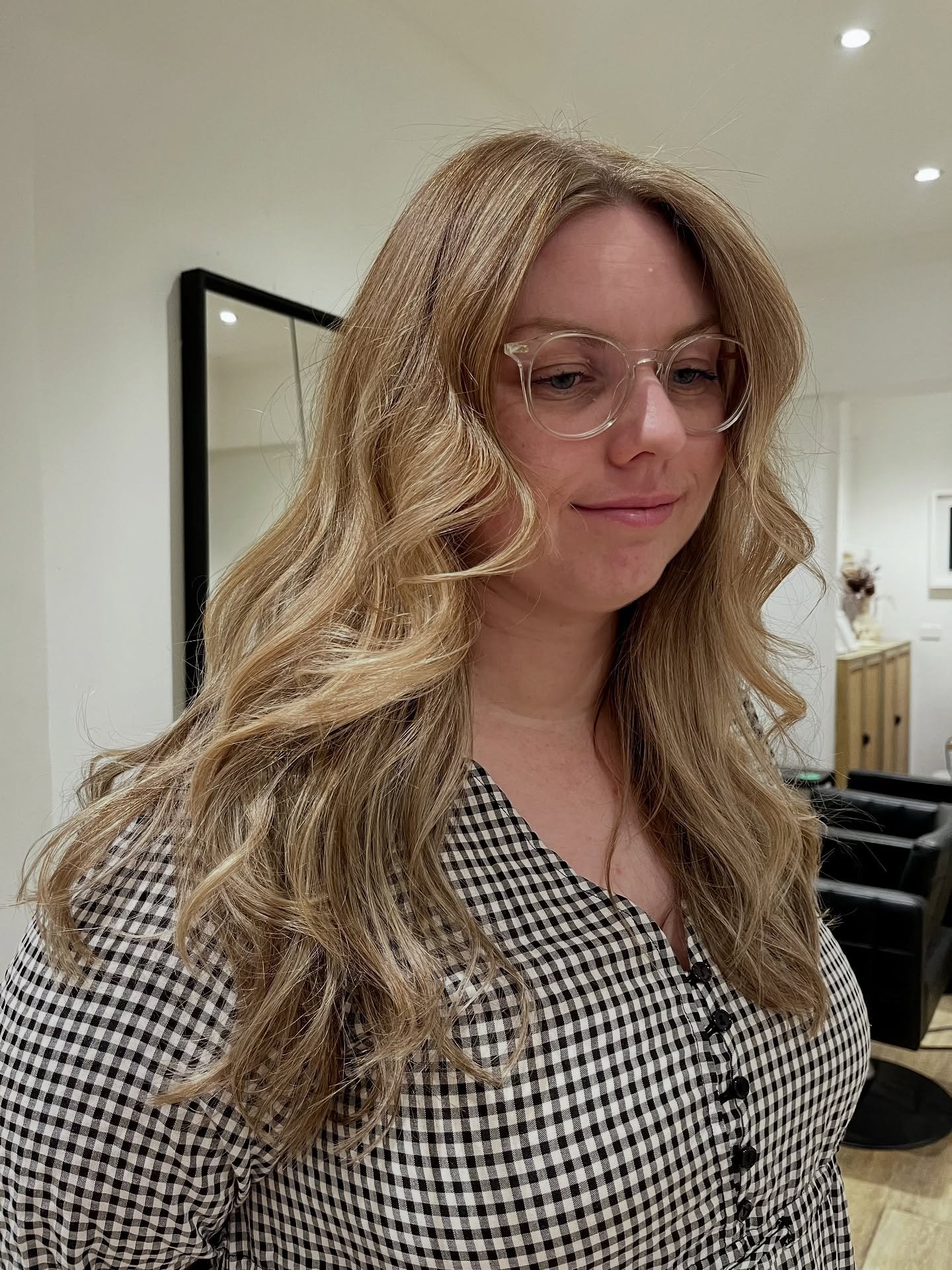 Where we are going vs where we started 🫨 
.
.
.
.
.
.
.
.
.
#balayage #balayageombre #balayagehighlights #balayagehair #balayagespecialist #highlights #blondehighlights #highlightshair #naturalhighlights #caramelhighlights #haircolor #hairdressermag