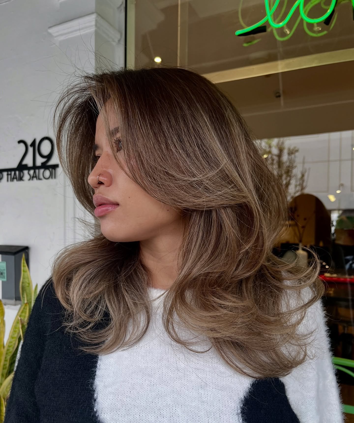 Deep brunette with sparkles of lightness ✨ 
.
.
.
.
.
.
.
.
#haircut #haircuts #haircutsforwomen #haircuttery #haitcutsformen #haircute #fringe #balayage #balayagehair #balayagespecialist #highlights #hairdressermagic  #hairdresser #haircut #haircuts