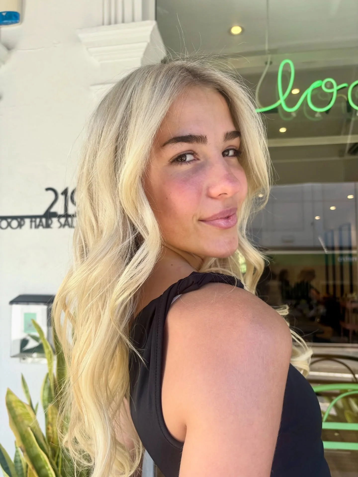 COLOUR - CUT - INSTALL 
.
.
.
.
.
.
.
.
#hairextensions #hairextension #hairextensionspecialist #hairextensionsalon #showponyhairextensions #microbeads #balayage #balayageombre #balayagehighlights #highlights #highlightshair #haircolor #hairdresserma