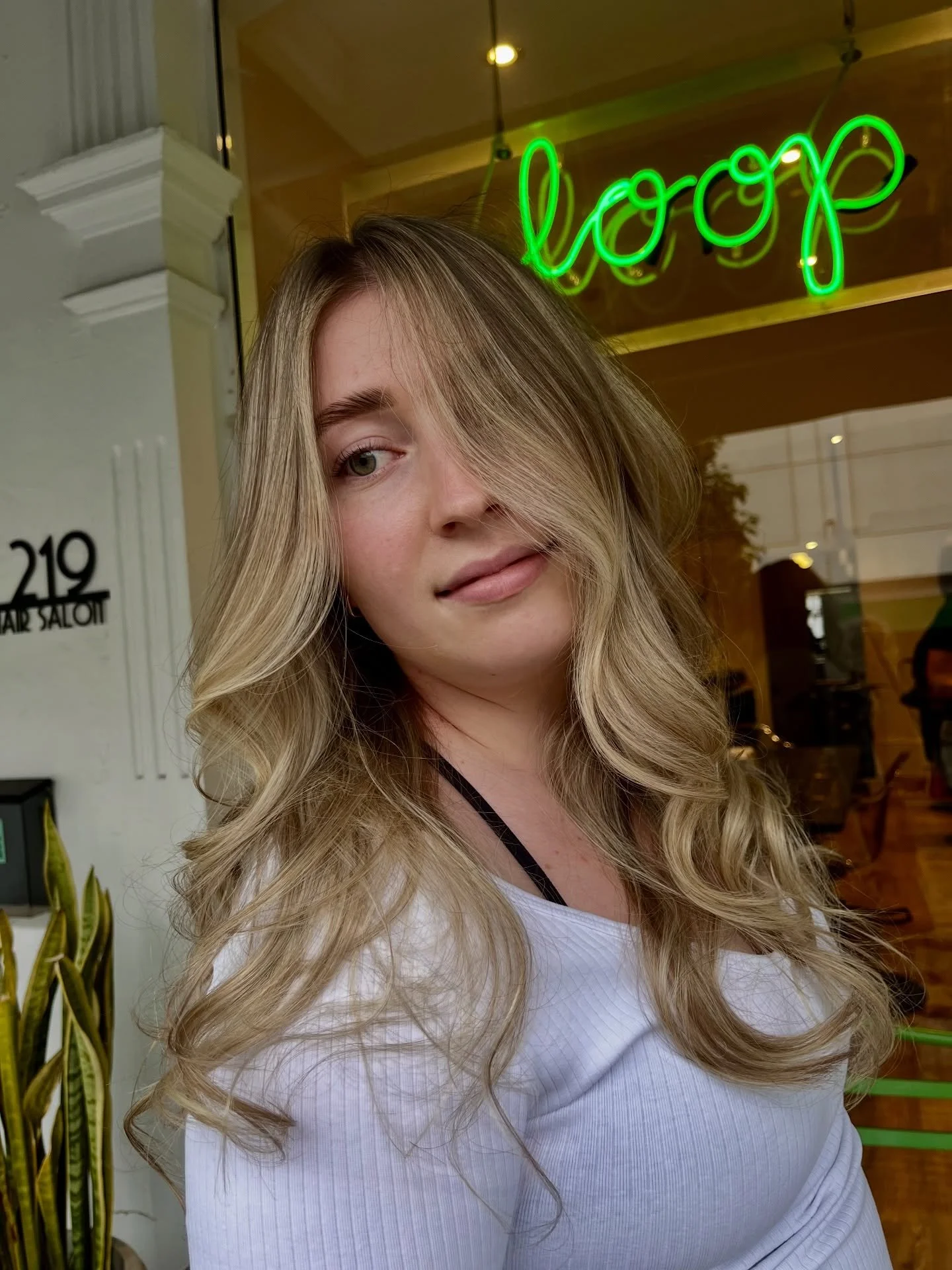 Feeling like a brand new shade of bronde ❤️&zwj;🔥 
.
.
.
.
.
.
.
#balayage #balayageombre #balayagehighlights #balayagehair #balayagespecialist #highlights #blondehighlights #highlightshair #naturalhighlights #caramelhighlights #haircolor #hairdress