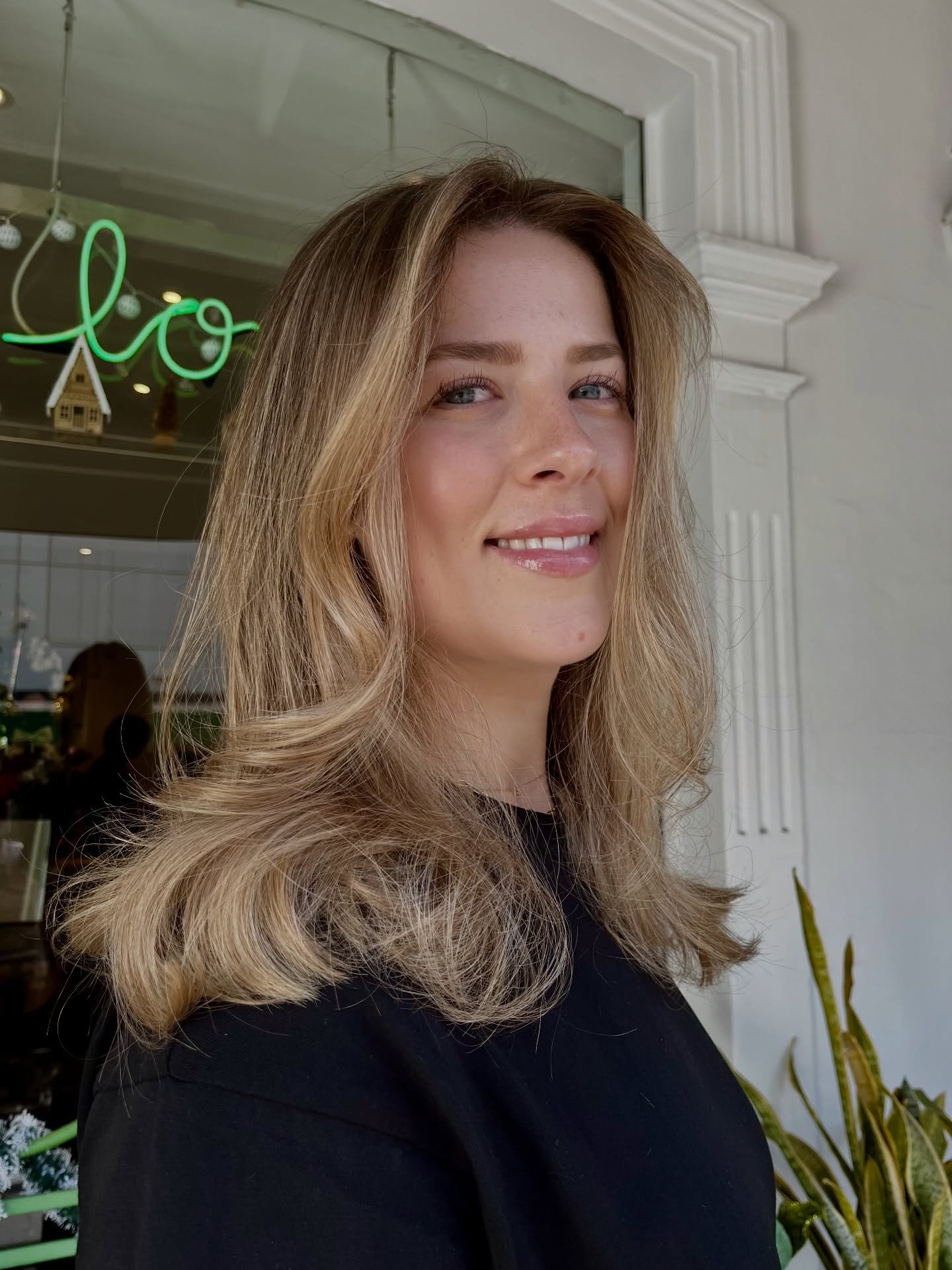 Golden bronde giving us high impact but low maintenance 💅🏻 
.
.
.
.
.
.
#haircut #haircuts #haircutsforwomen #haircuttery #haitcutsformen #haircute #fringe #balayage #balayagehair #balayagespecialist #highlights #hairdressermagic  #hairdresser #hai