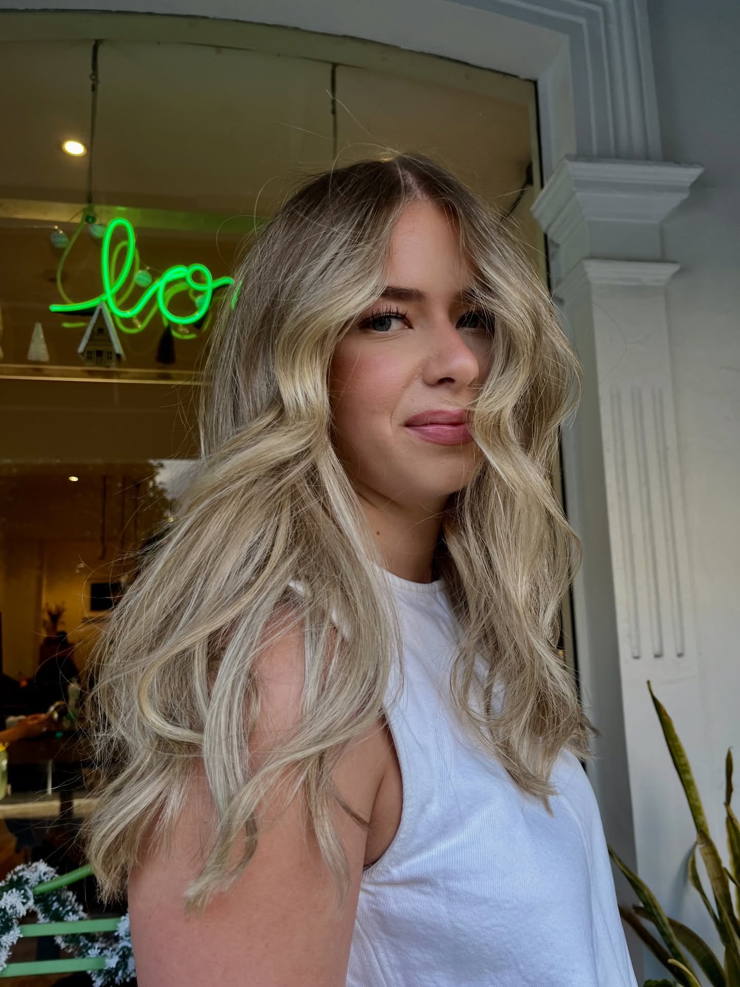 A little obsessed with a blonde wave 😮&zwj;💨 
.
.
.
.
.
.
.
.
.
#haircut #haircuts #haircutsforwomen #haircuttery #haitcutsformen #haircute #fringe #balayage #balayagehair #balayagespecialist #highlights #hairdressermagic  #hairdresser #haircut #ha