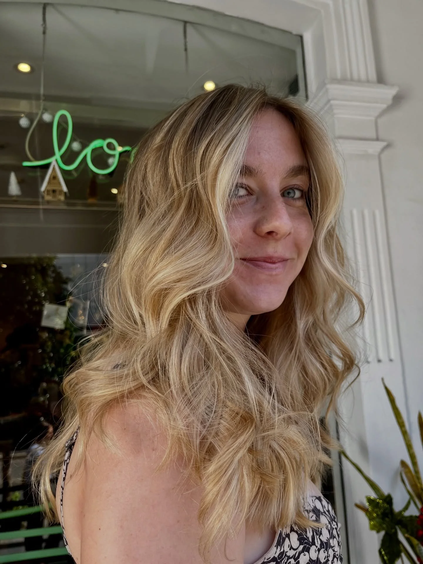 Blinding it up for nye ✨ 
.
.
.
.
.
.
.
.
.
#haircut #haircuts #haircutsforwomen #haircuttery #haitcutsformen #haircute #fringe #balayage #balayagehair #balayagespecialist #highlights #hairdressermagic  #hairdresser #haircut #haircuts #sydney #sydney