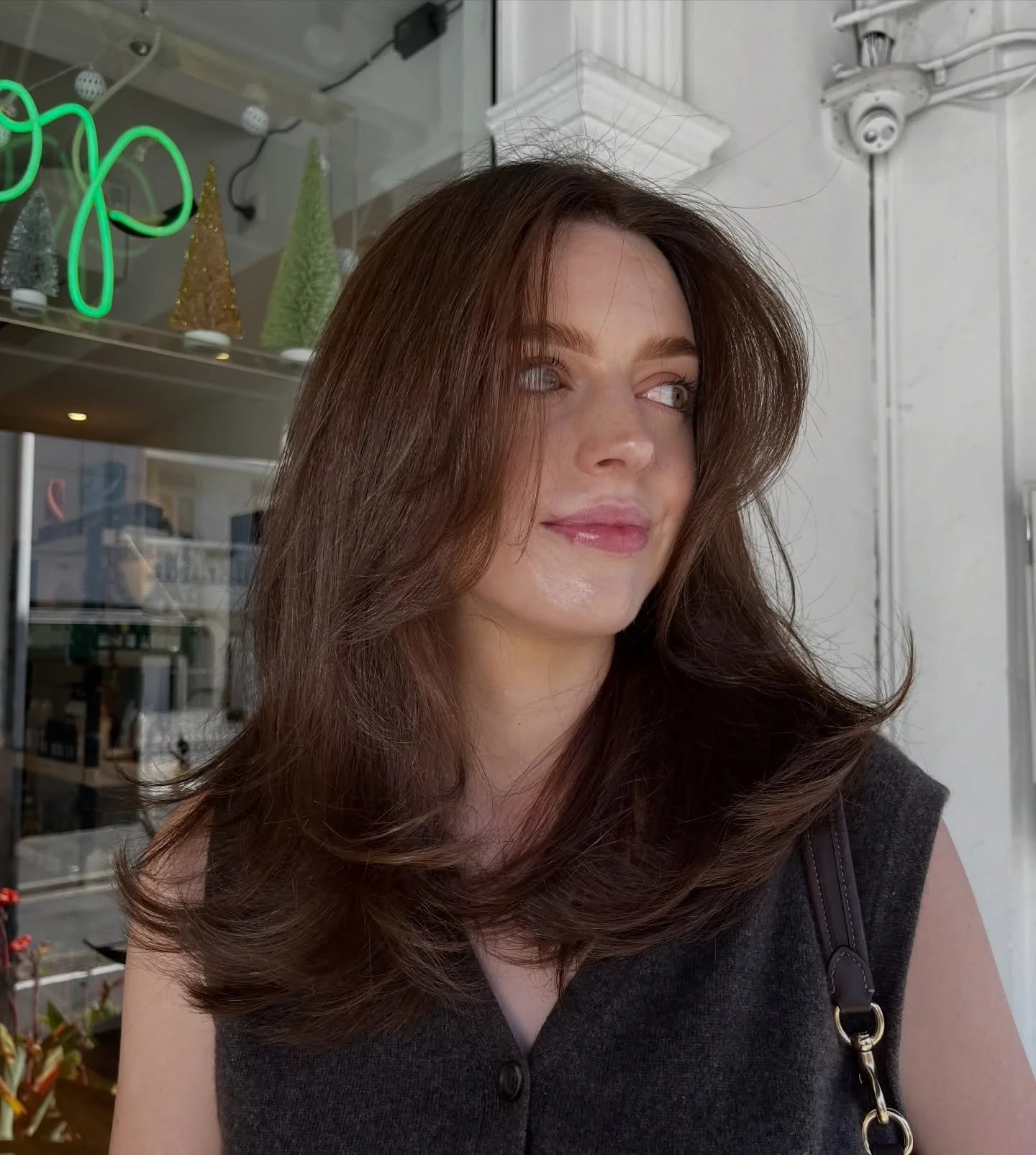 Rich brunette w/ a blowout 🙌🏻 
.
.
.
.
.
.
.
.
.
#balayage #balayageombre #balayagehighlights #balayagehair #balayagespecialist #highlights #blondehighlights #highlightshair #naturalhighlights #caramelhighlights #haircolor #hairdressermagic  #haird