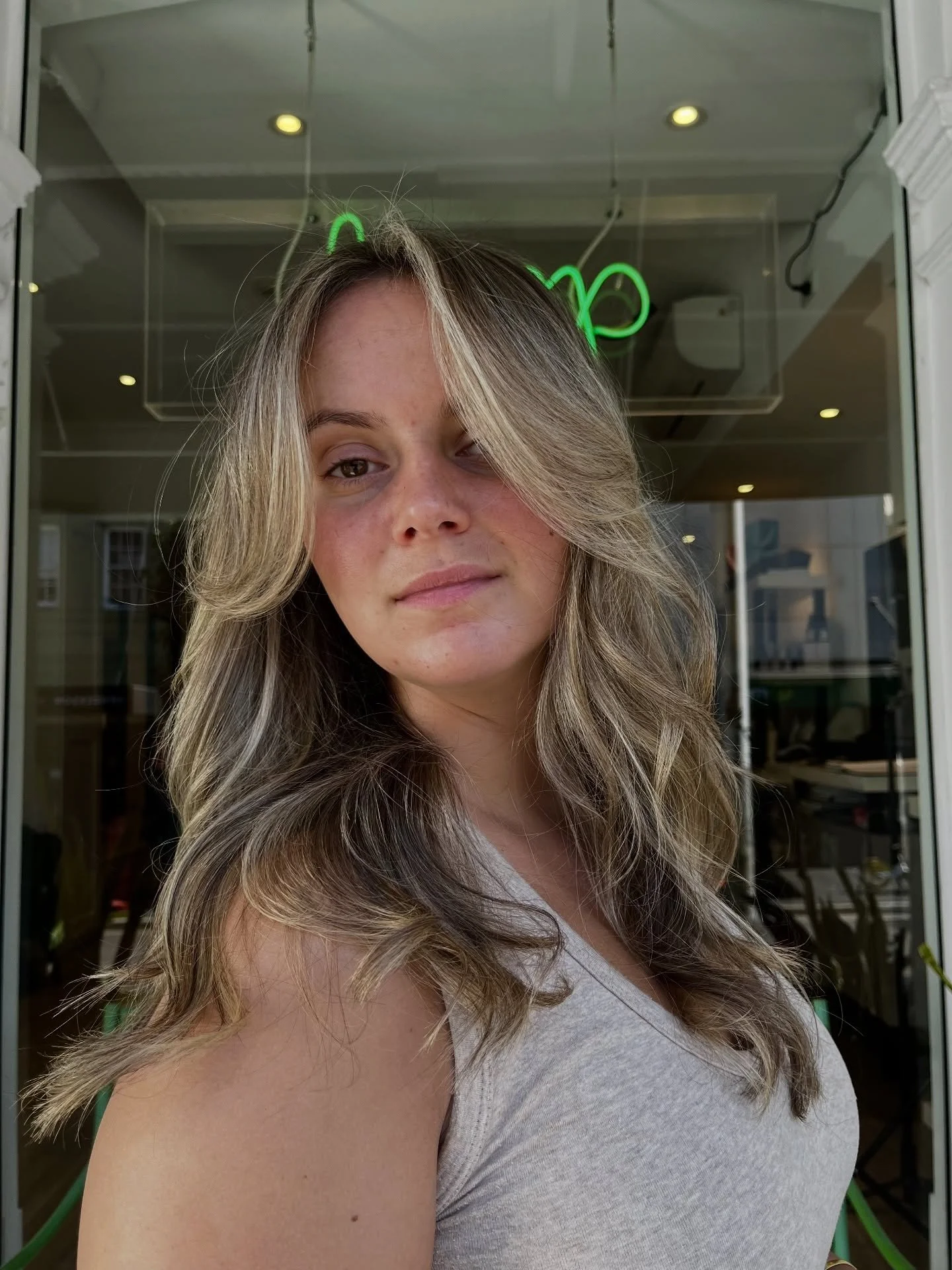 Hitting the refresh button on this balayage 😮&zwj;💨 
.
.
.
.
.
.
.
.
.
#haircut #haircuts #haircutsforwomen #haircuttery #haitcutsformen #haircute #fringe #balayage #balayagehair #balayagespecialist #highlights #hairdressermagic  #hairdresser #hair