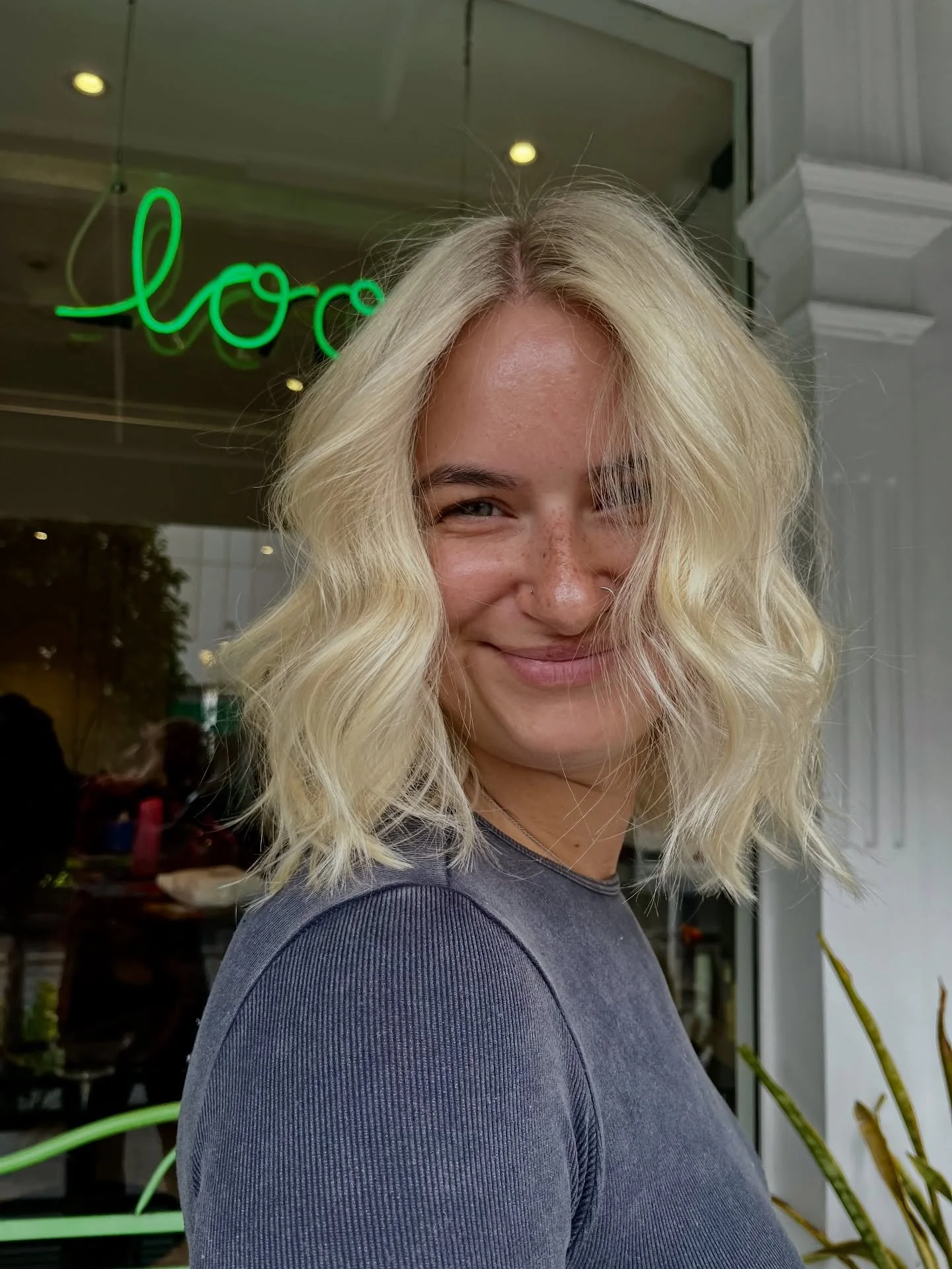 Previously lightened? In need a of a chop and treatment?
Perfect example of how a treatment and a trim can change your look and your mood ❤️&zwj;🔥 
.
.
.
.
.
.
.
.
.
.
.
#blowdry #upstyle #curls #curlsforthegirls #curlscurlscurls #curlsfordays #curl