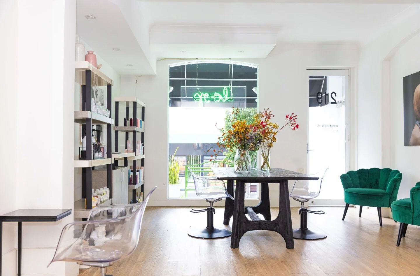 Where technic meets beauty! Looking for a new space to get a fresh look?!
Call us on 1300405218, book online or through our app today! 💚 
.
.
.
.
.
.

.
#blowdry #upstyle #curls #curlsforthegirls #curlscurlscurls #curlsfordays #curlss #curls😍 #wave