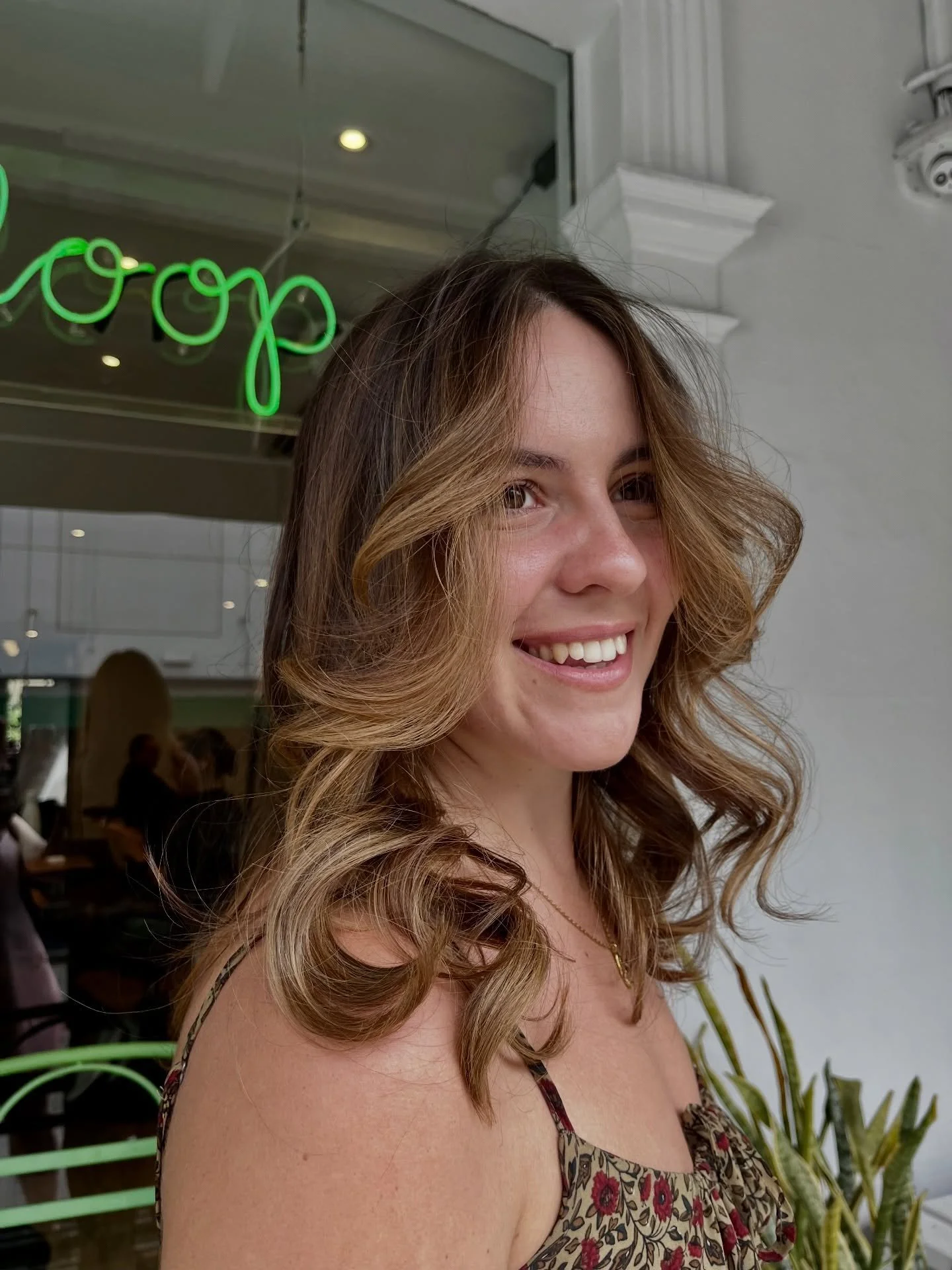 Soft and blended blowouts 🫶🏼 

What makes it even better? The integrity of the hair. Because blonding and lightening should never mean compromising strength. I always prioritise hair care before, during, and after every colour service. 

#salon #bl