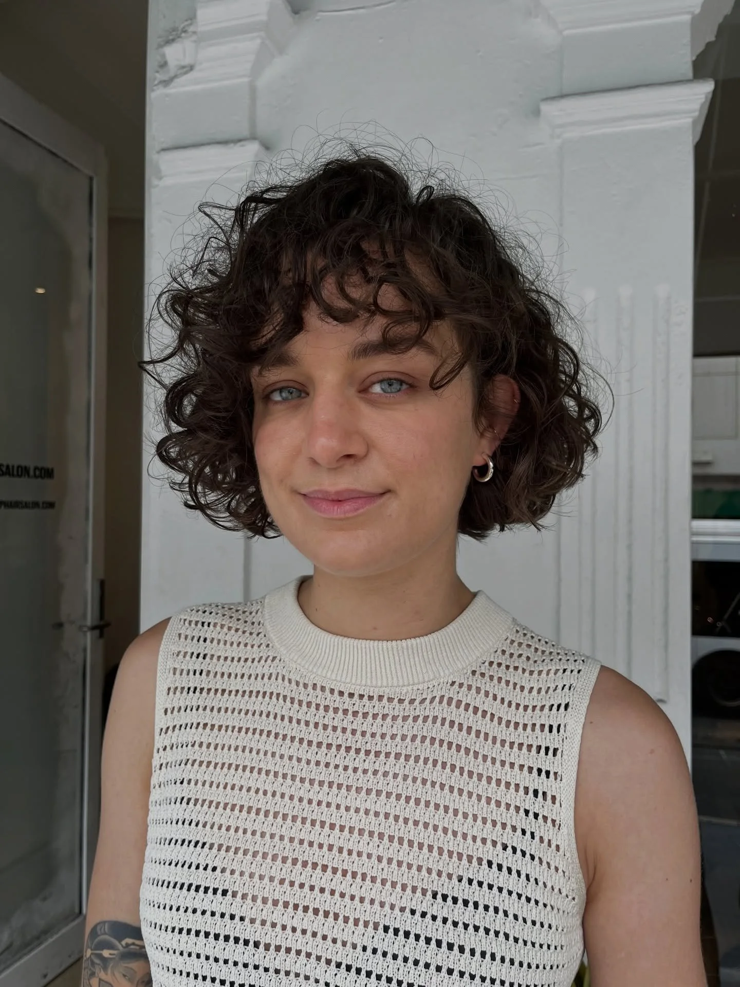 Cut it short and let the curls take over. 🙌🏻 

Sometimes less length means more style! Letting the curls do their thing without the weight! 

.
.
.
.
.
.
.
.
#curls #curlybob #darkhair #bob #newhair