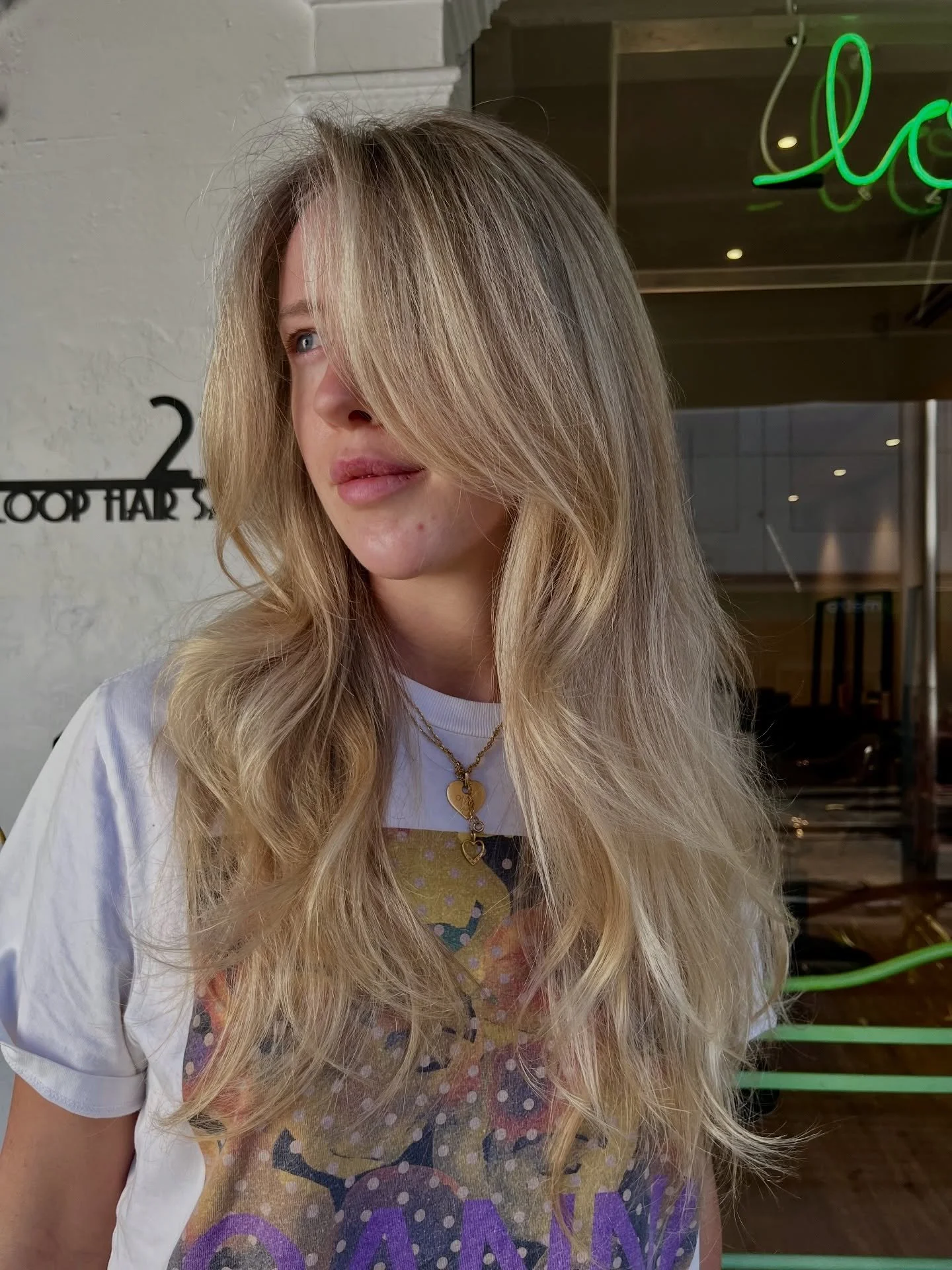 A blonde refresh is all you need! 💛 

Highlights are timeless for a reason; they grow out beautifully, add instant brightness, and elevate any cut or style. Soft waves, sleek blowouts, messy buns&hellip; this kind of color makes everything pop!
.
.
