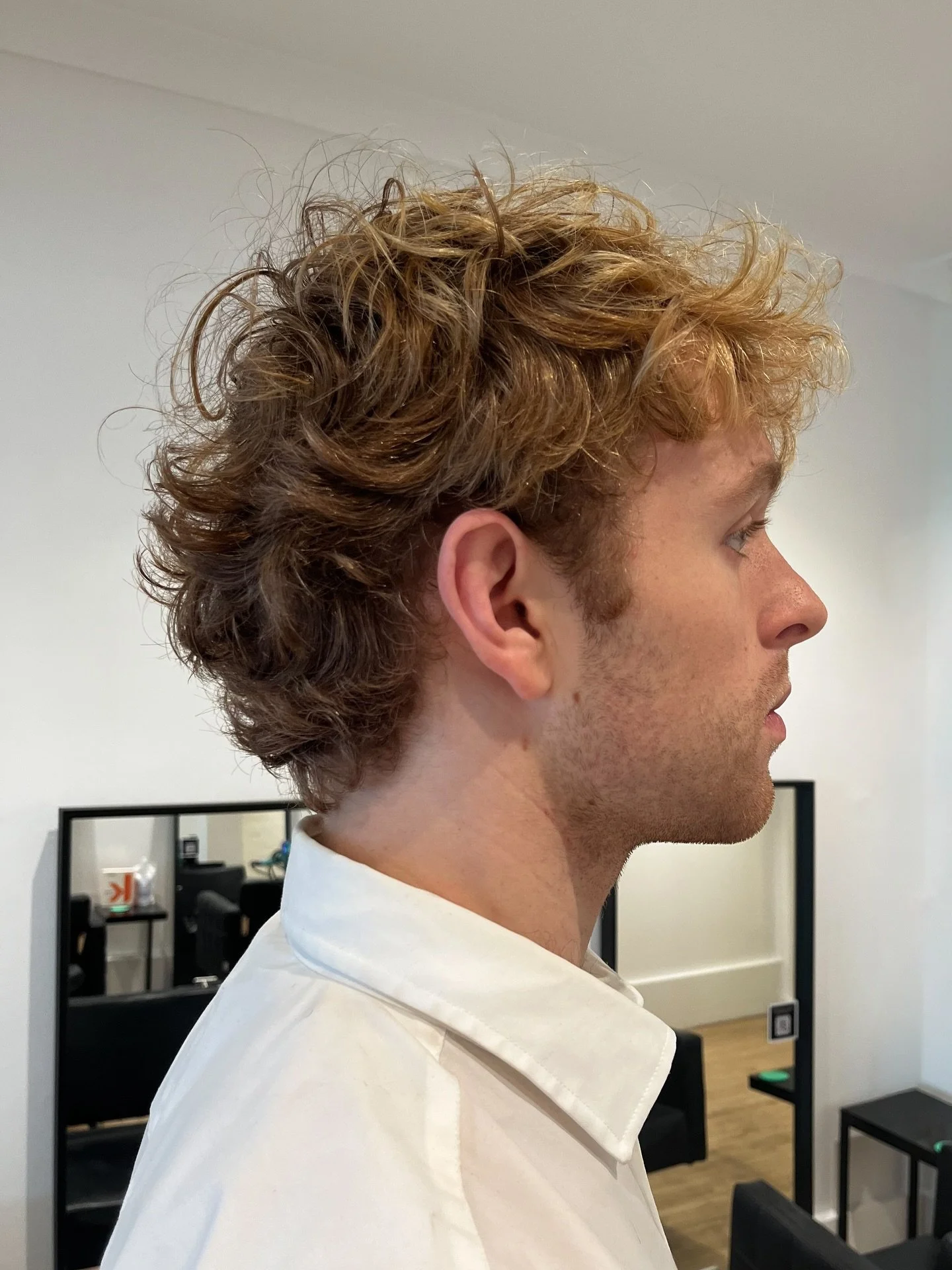 Fresh clean up! 🙌🏻 

The right cut enhances your natural texture, sharpens your profile, and grows out in a way that still looks put together weeks later! 
.
.
.
.
.
.
#menscut #barber #hairsalon #texturedcut