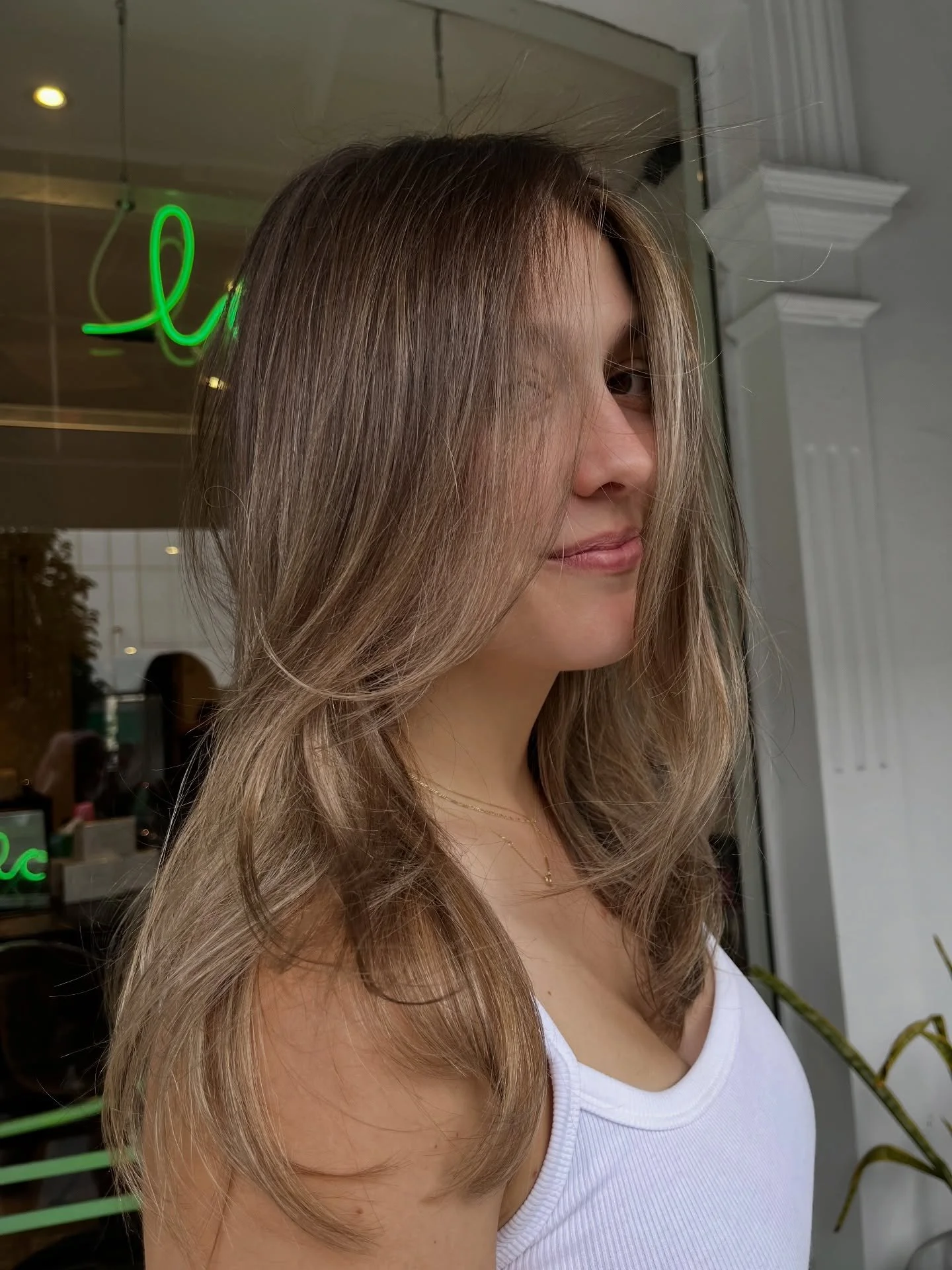 Make it natural with a pop 💅🏻
.
.
.
.
.
.
#balayage #reversebalayage #bronde #newhair #freshhair