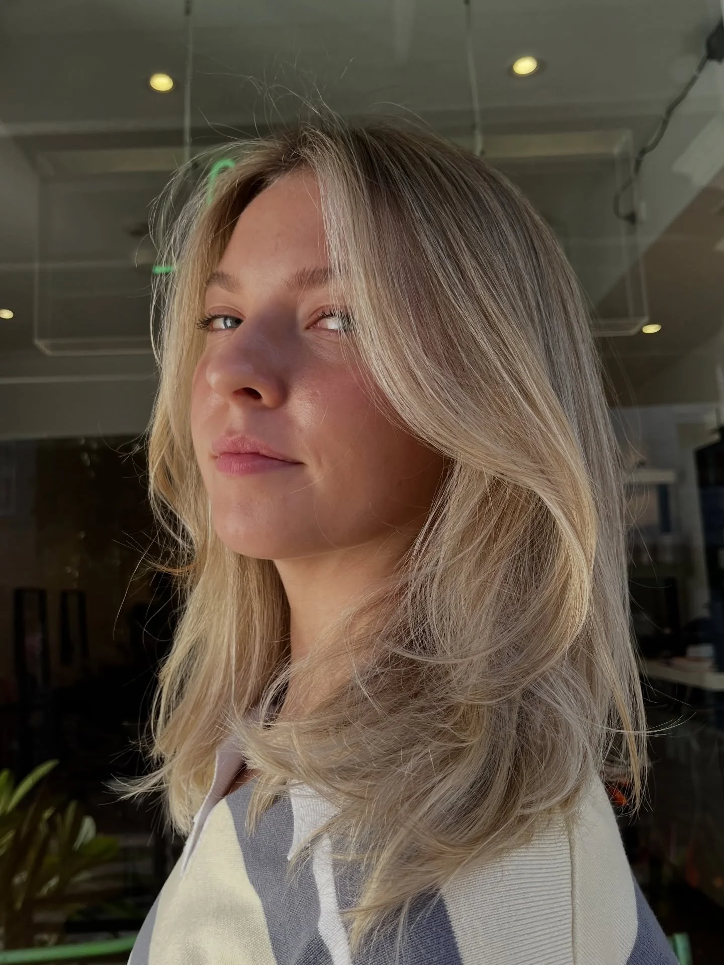 Taking out warmth and brightening with a beautiful low maintenance balayage 📩

A bright face frame can enhance any colour and extended it longevity! Topping up between colours with a gloss can also bring life back without any damage!
.
.
.
.
.
.
#ba