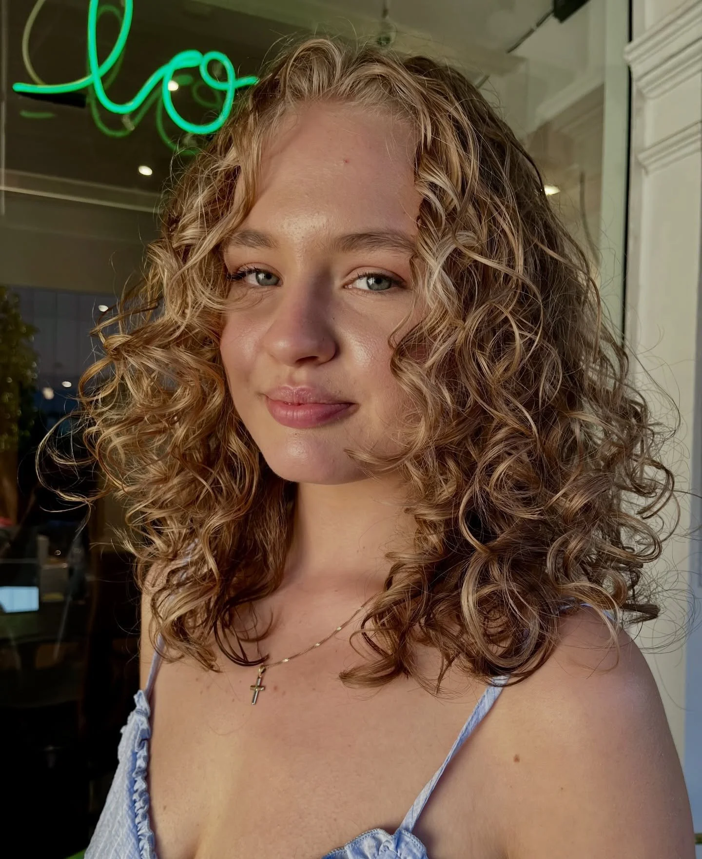 Curls curls curls 🤩 

Your curls are there! They just might need a bit of encouragement! A cut and style that helps to enhance your natural curl and lets your hair run wild! 
.
.
.
.
.
#curls #curlyhair #hair #haircut