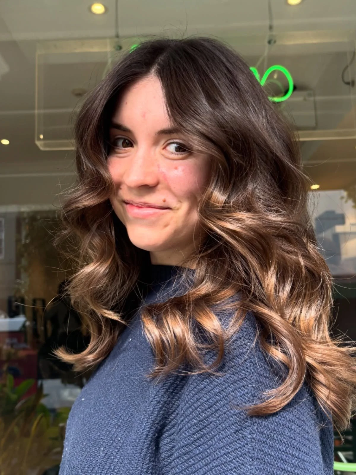 Beautiful cut and bouncy waves for the weekend! 🙌🏻 

Treating yourself to a fresh haircut and blowdry brightening any day! Trimming off split and dead ends can ensure healthier and softer hair!
.
.
.
.
#haircut #bouncyblowdry #bouncyhair
