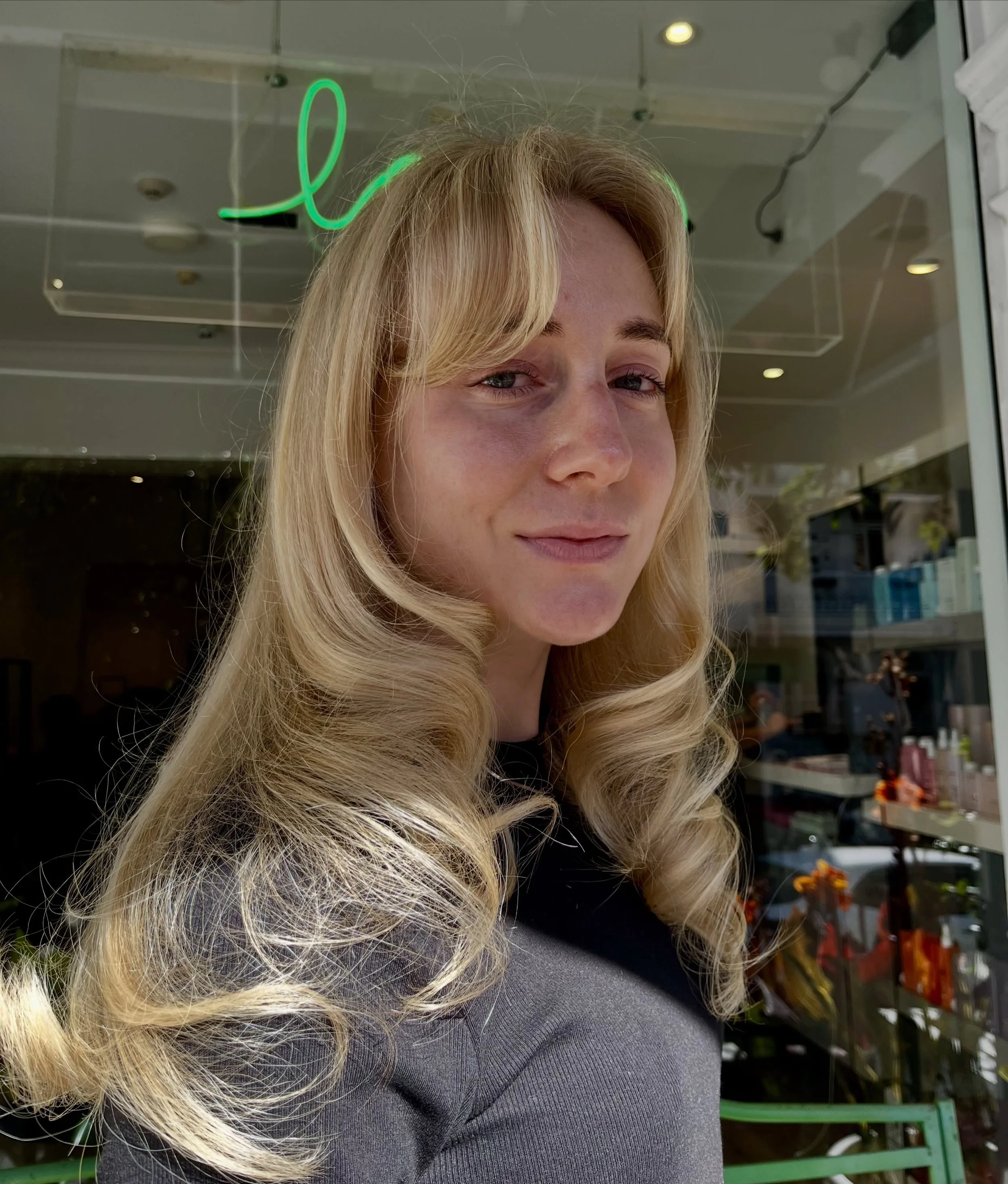 Bouncy and blonde! 🤩 

Soft layers, glossy tones and endless movement!
.
.
.
.
#blonde #bouncyhair #hair
