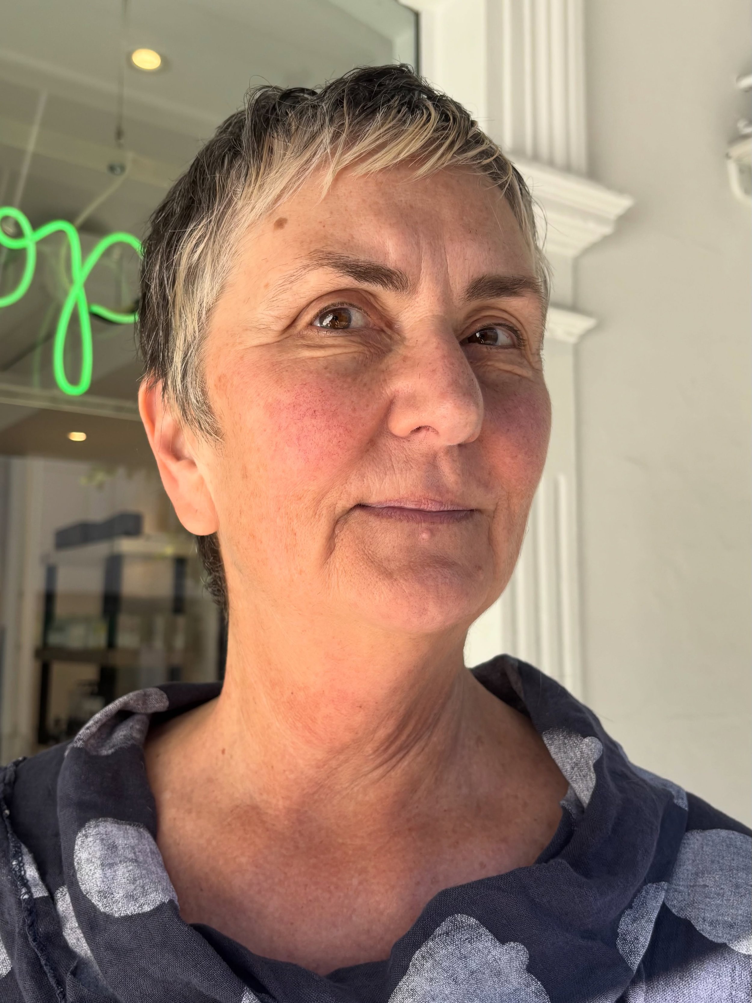 Short and chic ✨

Bringing out facial features with a pixie cut!
.
.
.
.
.
#shorthair #pixiecut #haircut