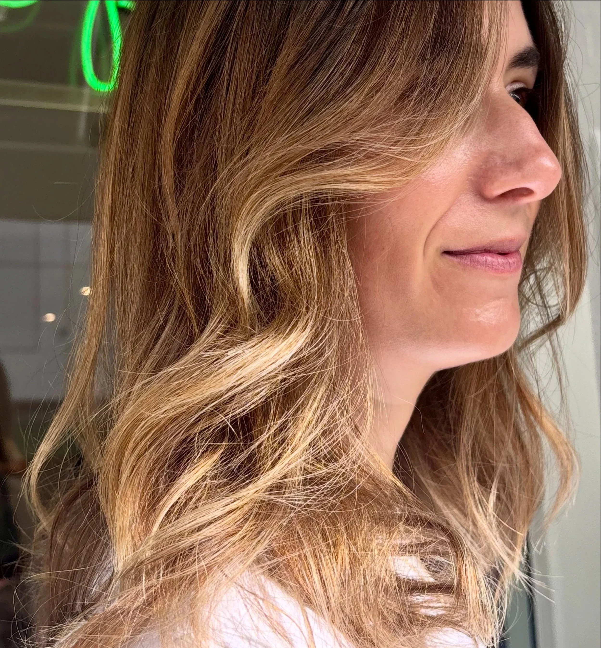 Bright, blended, and beautifully healthy ✨

.
.
.
.
.
.
#blonde #balayage #wavyhair