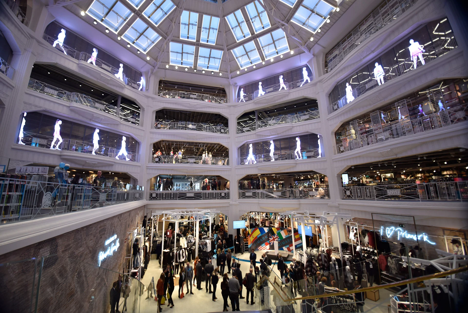 Primark - Large scale experiential digital