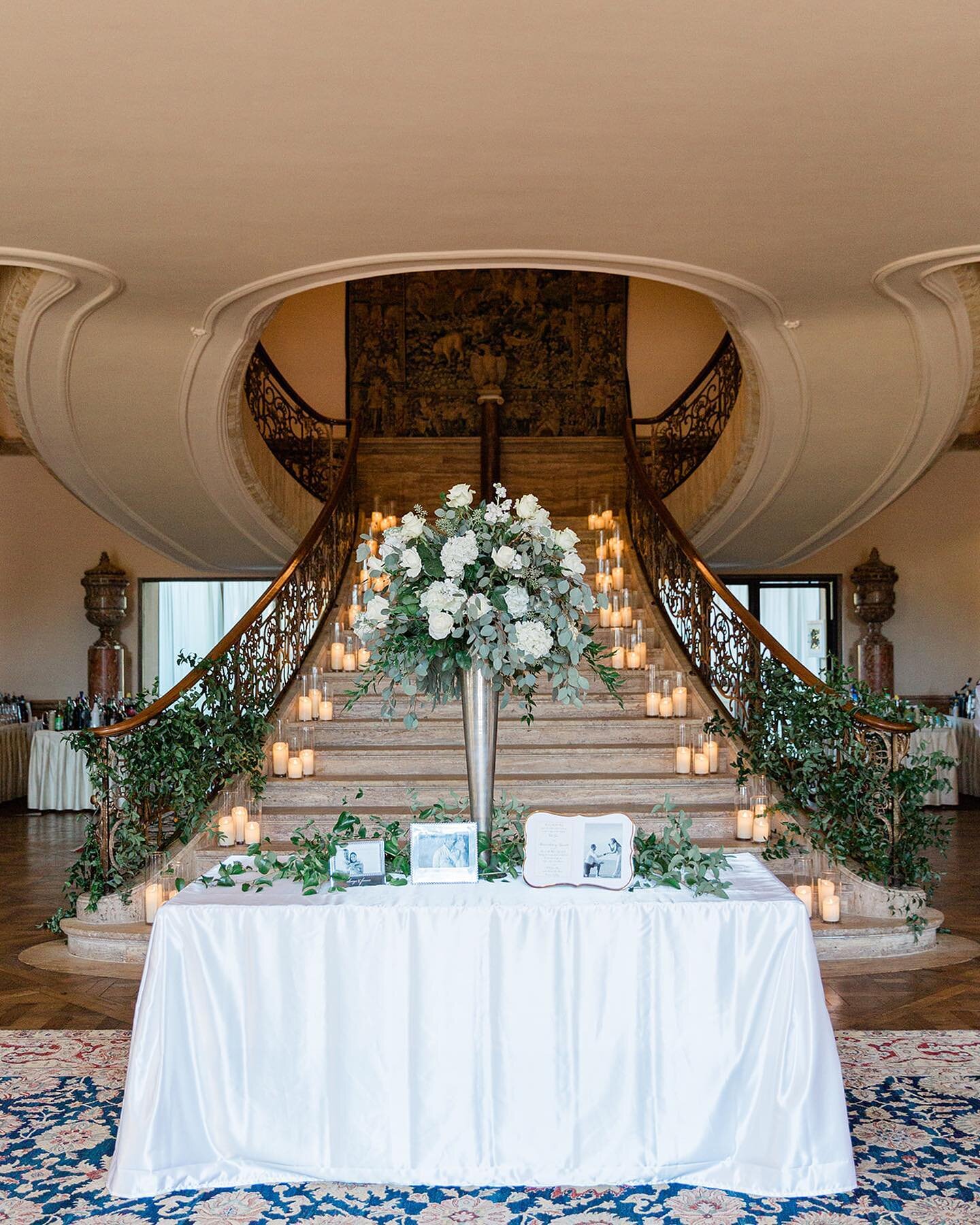 We just love making an entrance at one of our favorite places to work @tpcjasnapolanaweddings. This welcome table decor and champagne wall seating chart was an excellent way to start off the evening! 
Photos by @lizandolinaphotography 

#princetonwed