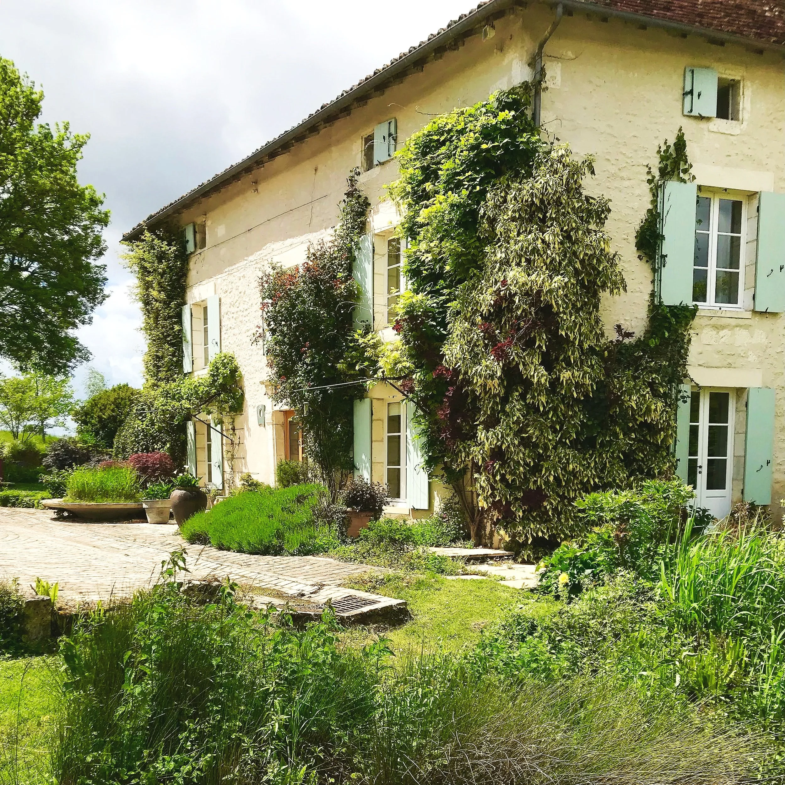 Les Soeurs Anglaises gardens and countryside in South West France