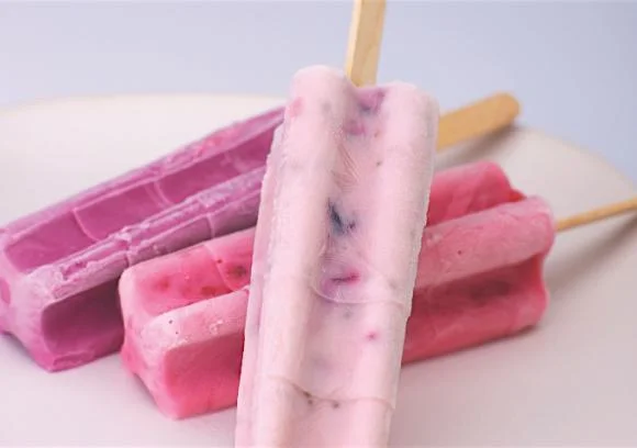 Berry_Yogurt_Ice_Pops_0.jpg