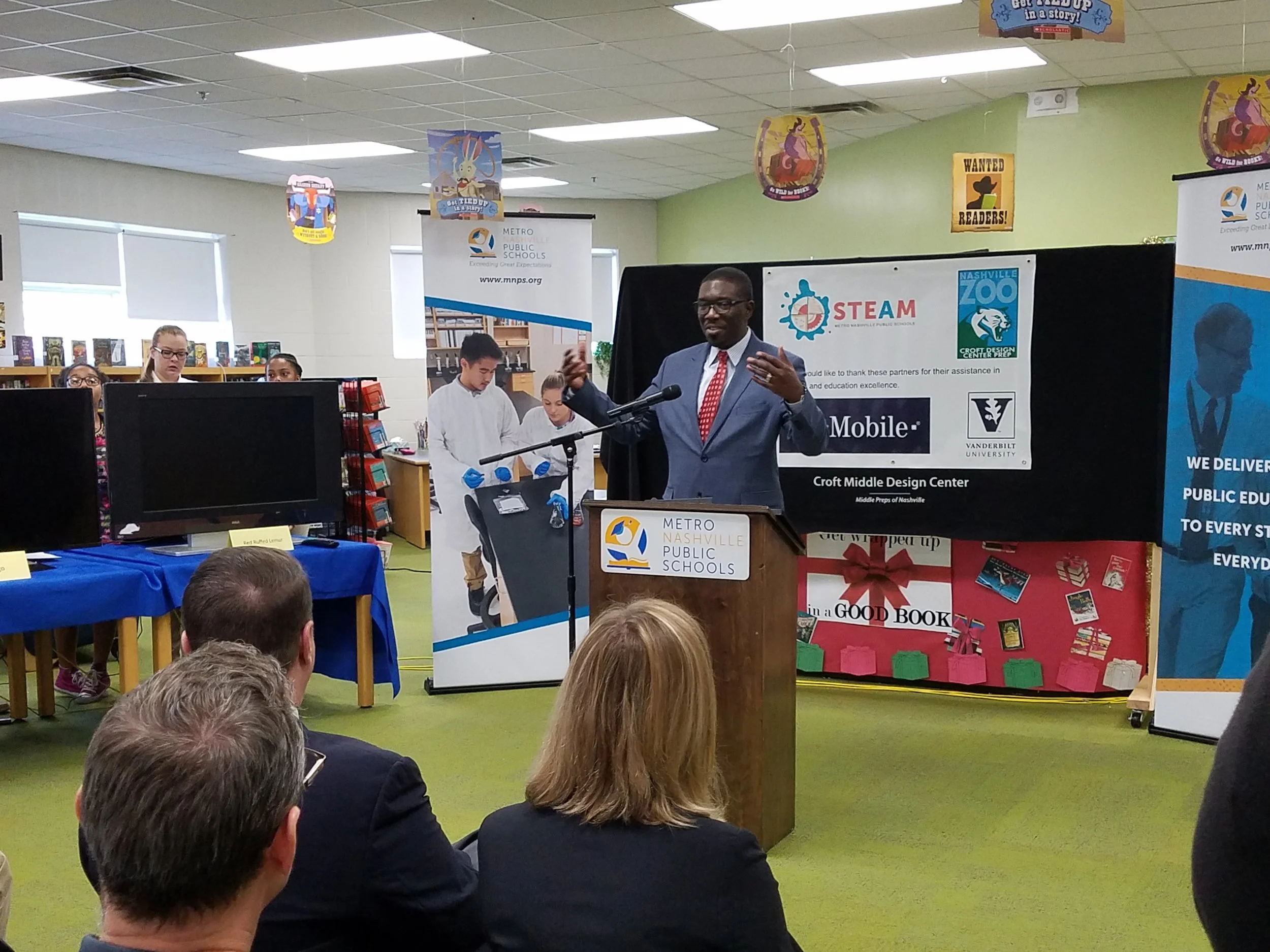 Dr. Shawn Joseph thanks the collaborative partners involved in the Croft Middle Design Center Zoo inititative. They are the Nashville Zoo, T-Mobile, Vanderbilt University, Dell Computers and Discovery Education.
