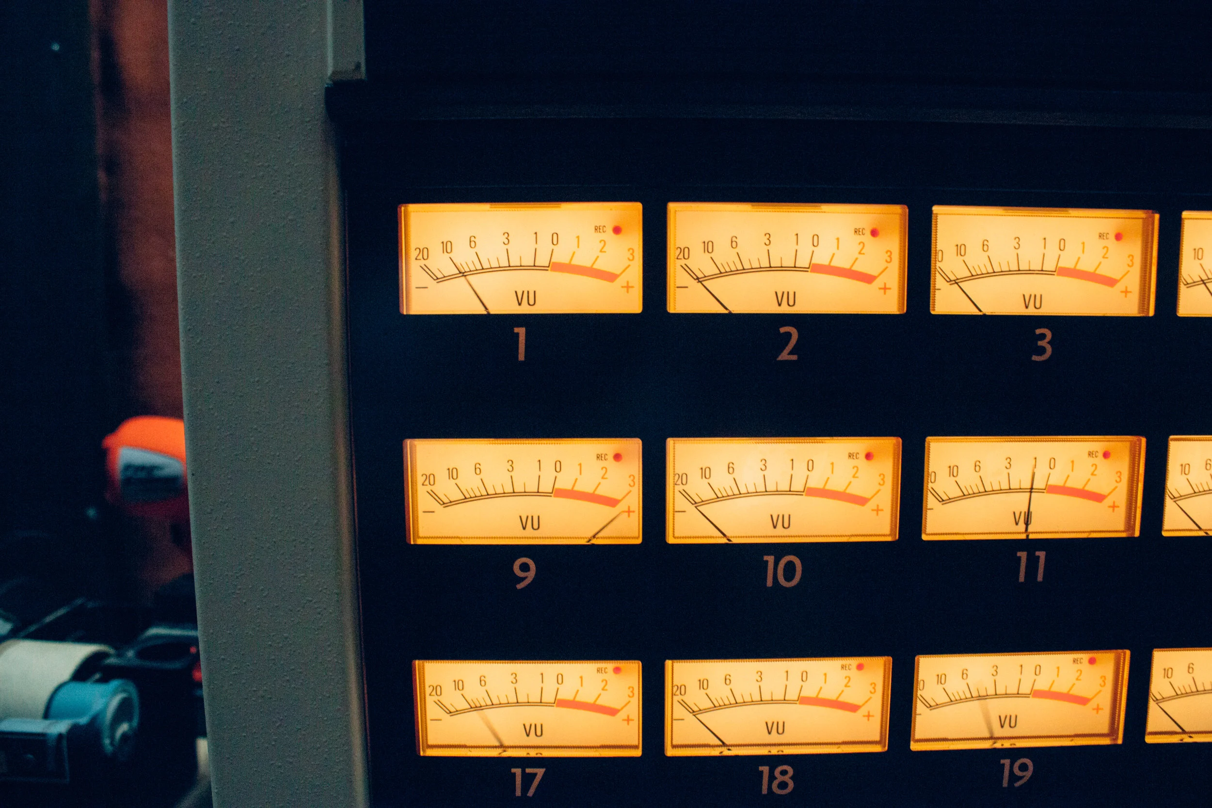 studio-meterbridge-control room