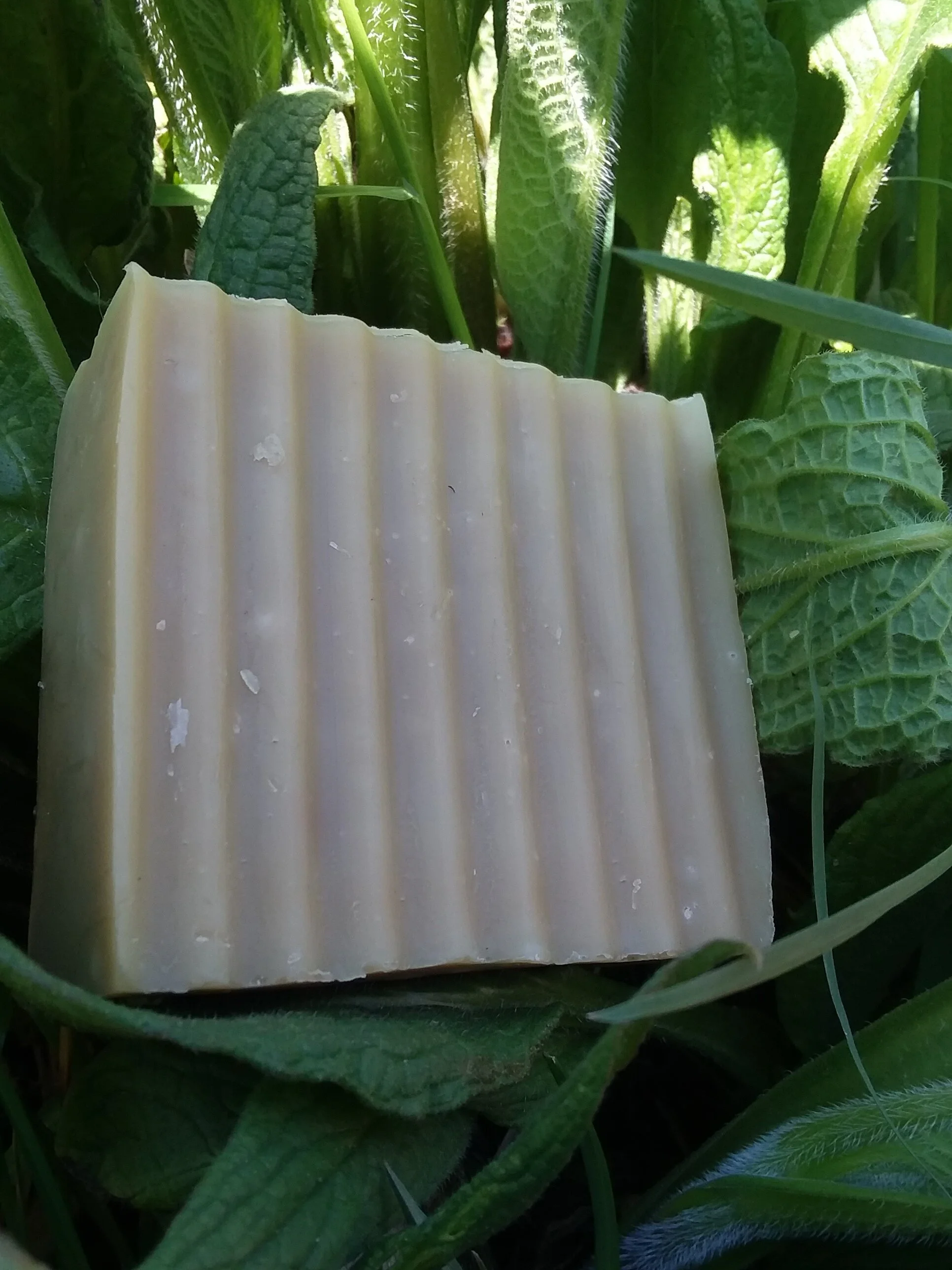 Super Comfrey Soap, approx. 4oz.