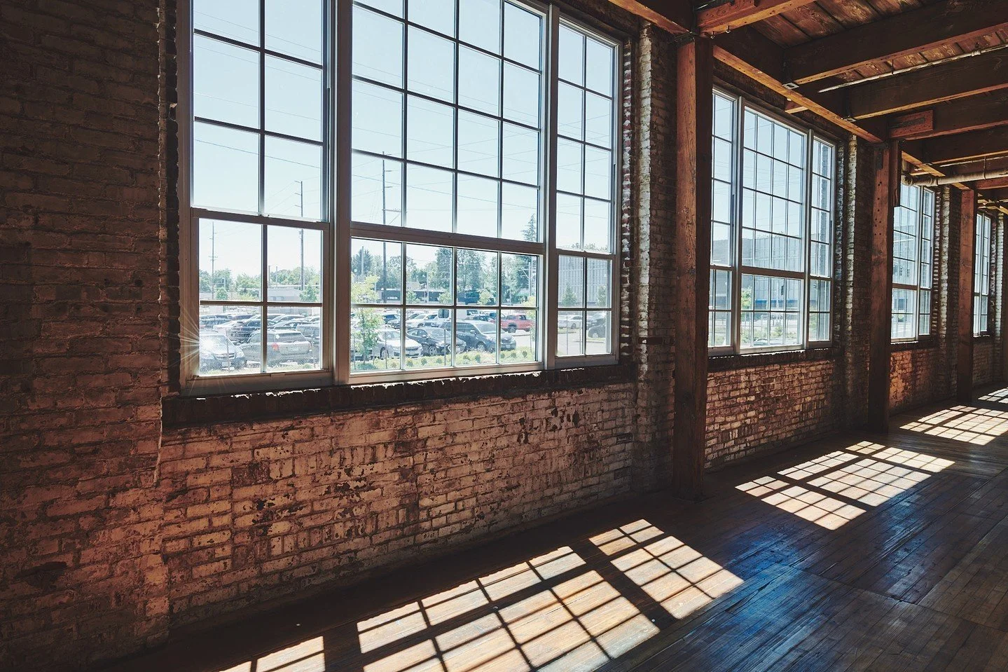 Available now, this first floor 1,920 SF SW corner space is flooded with light, even during moody winter months. Enjoy restored exposed wood beams, beautiful brick, and 3-phase power.⁠
.⁠
Visit our website for more ➡️ ironfiremancollective.com/lease⁠
