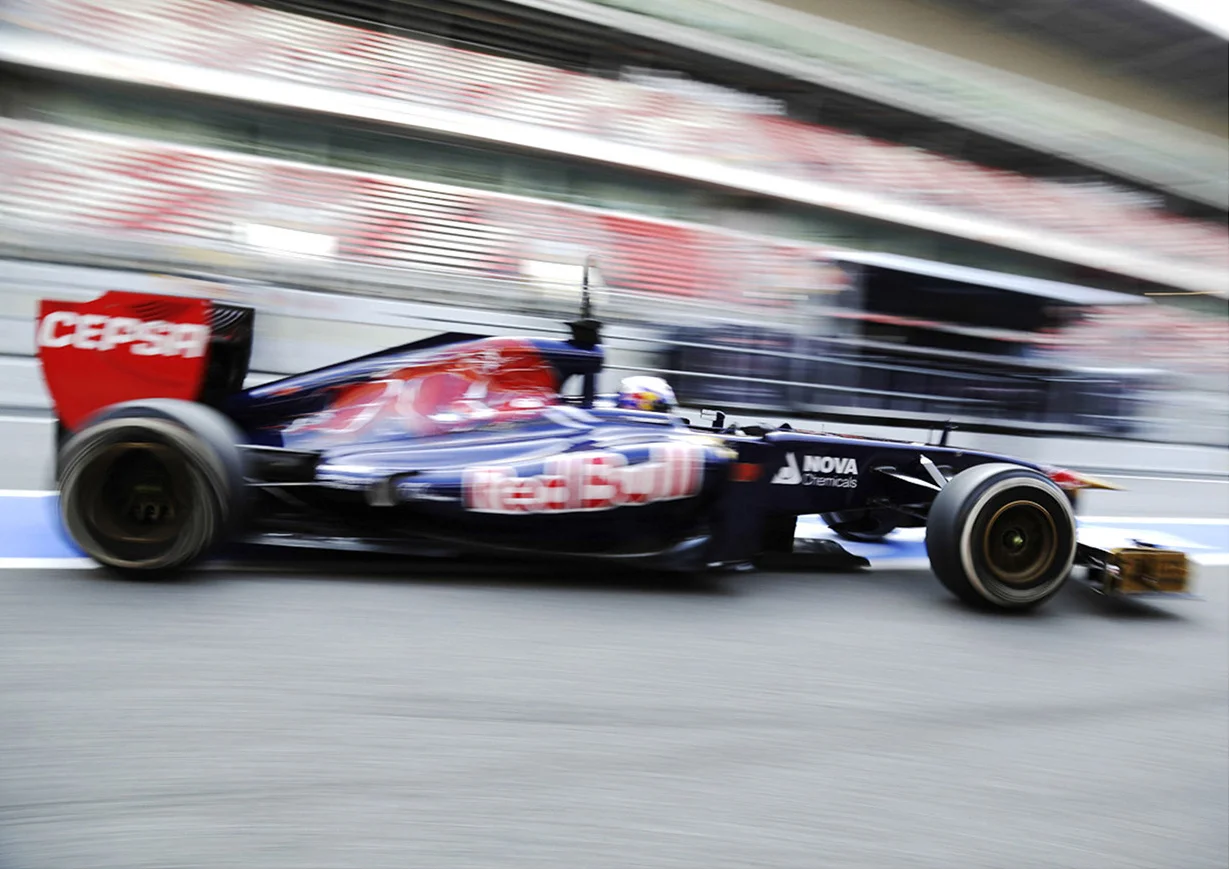 Racing_02_cut.jpg