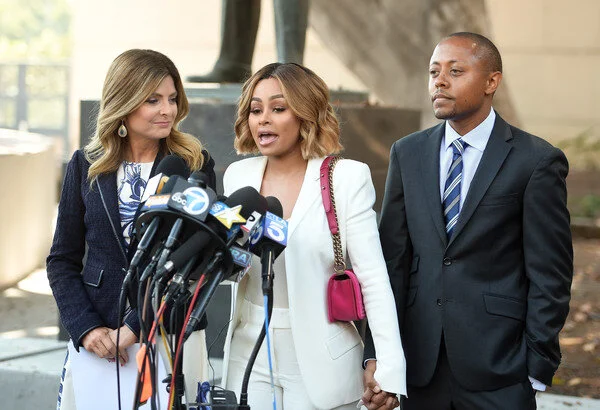 Lisa+Bloom+Walter+Mosley+Lisa+Bloom+Holds+al-htGwWQx6l.jpg