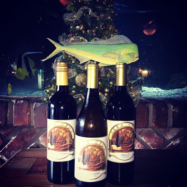 Happy Thanksgiving!! The Christmas season is here, stop in while your out for #blackfriday and pick up one of our gift certificates for your loved ones! #thanksgiving #christmasshopping #fish #thankful #eatfish #fishhouseveracruz