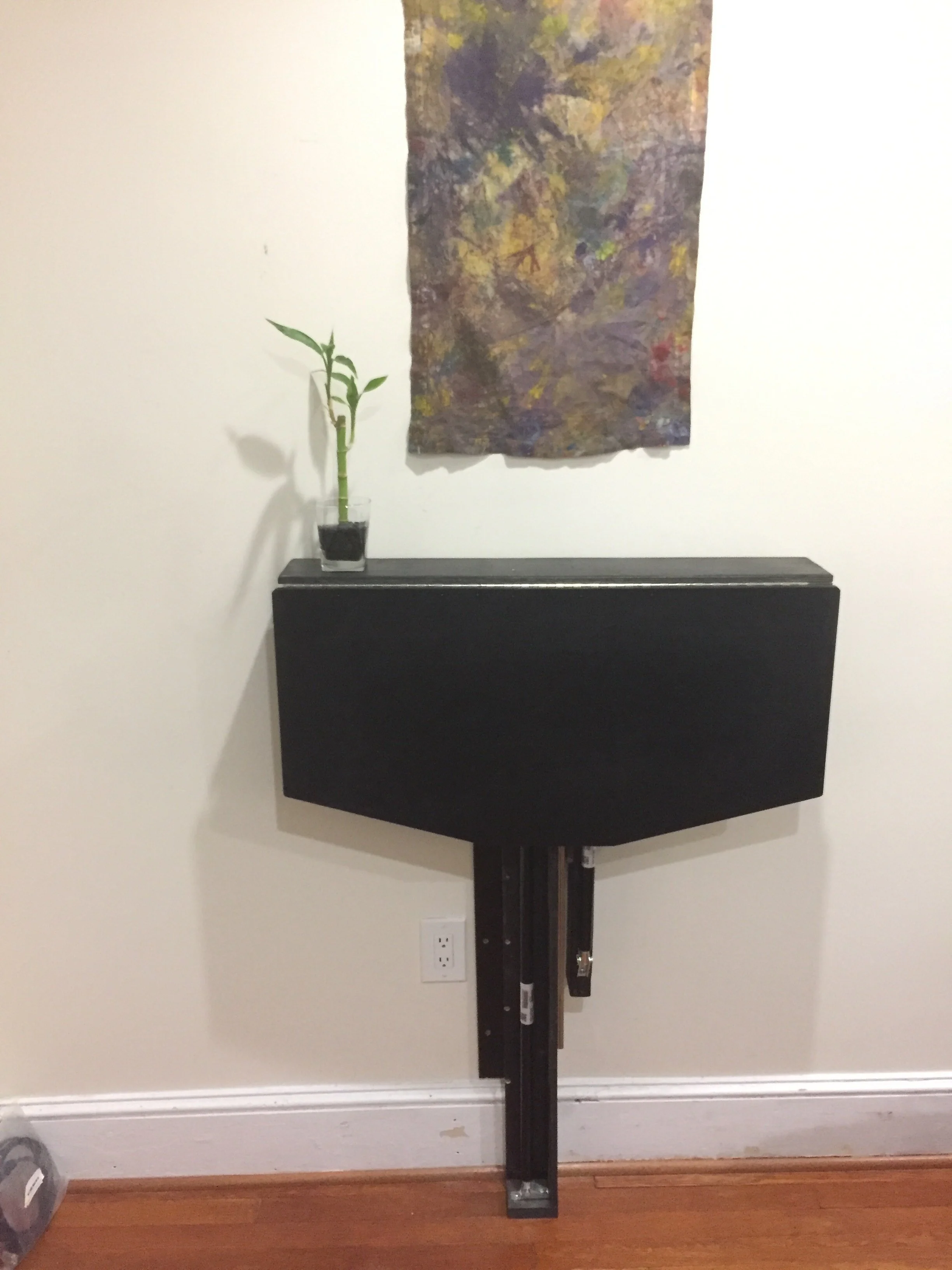 Ma Do modern desk design with sustainable wood folded for space optimization