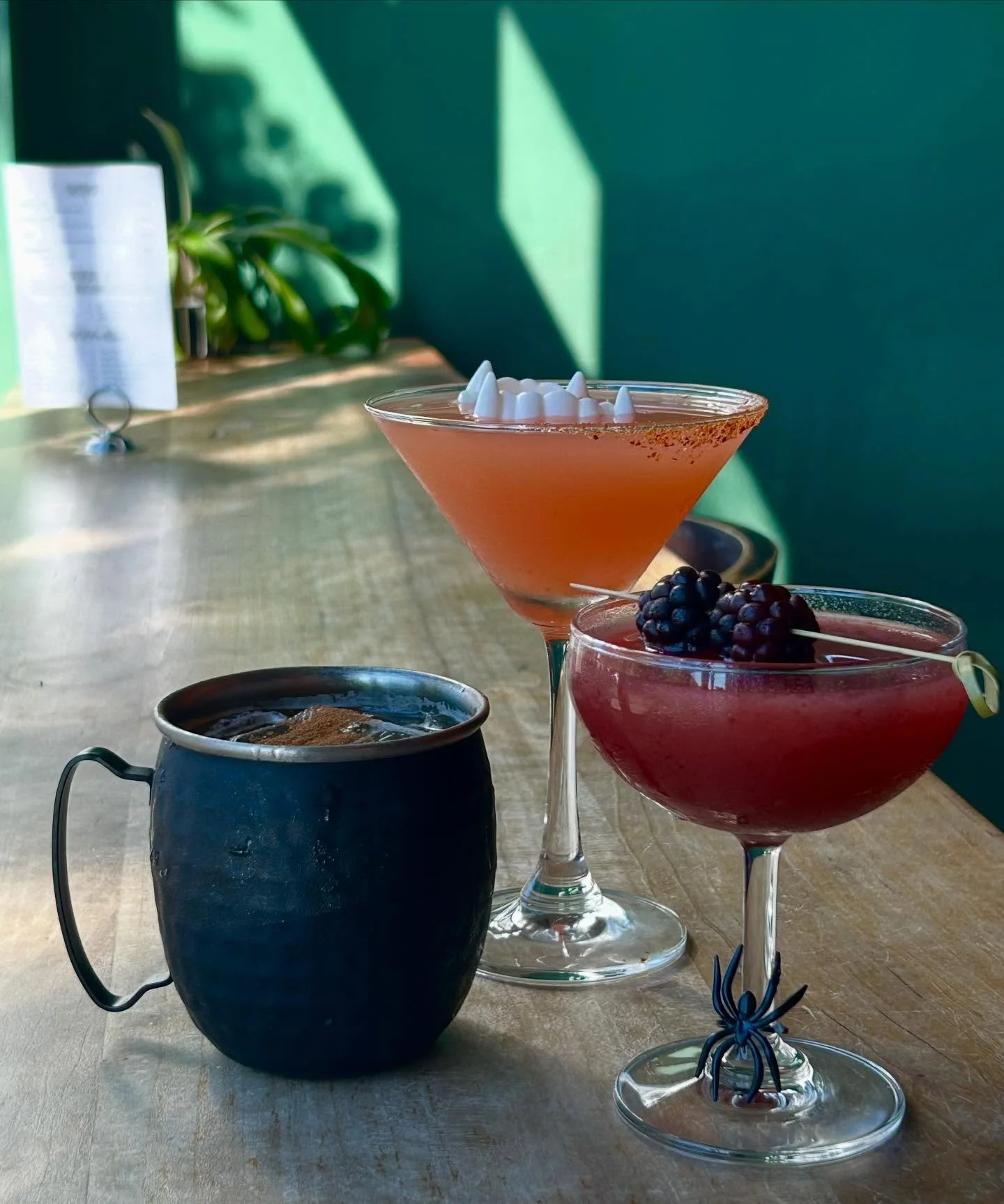 These spooky spirits will be served during our HALLOWEEN POP-UP on October 30! Come sip and snack with us, wear a costume, and enter to win a gift card! Food specials will be revealed soon, and they’re scary good. 
🍎Apple Cider Mule: bourbon,