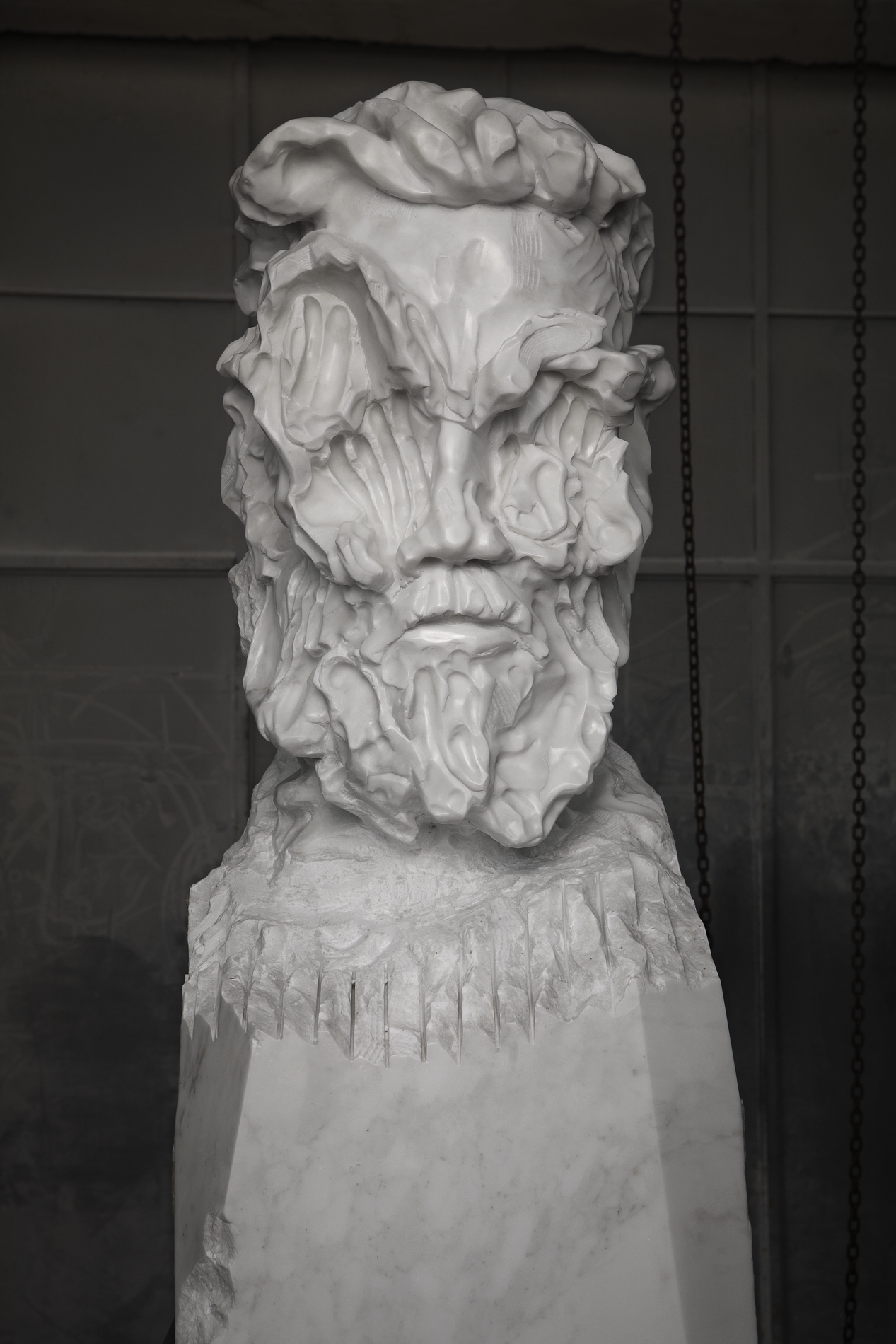 Bearded Man Statuario close up 02 closed lev.jpg