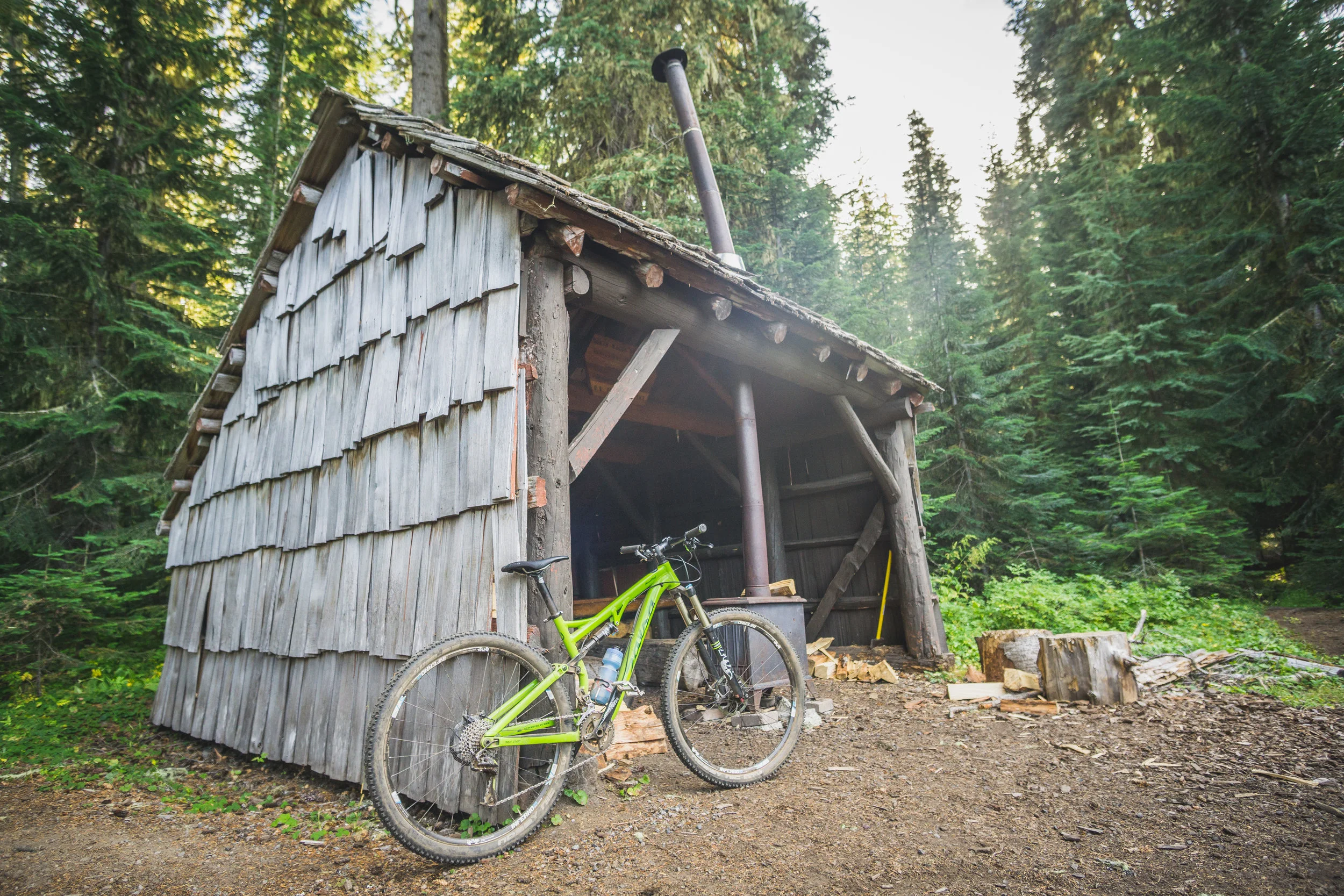 Waldo Lake Shelter © Gabriel Amadeus