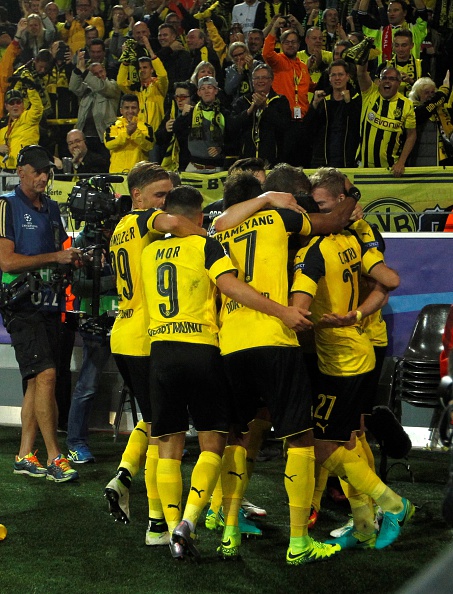 Dortmund players celebrate after the equalizer against Real. (Photo by Leon Kuegeler/Anadolu Agency/Getty Images)