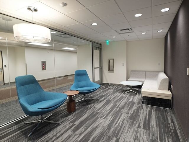 Rock, swivel, and sway in the Via Astro chairs. New project photos from our collaboration with @saltakllc 🛋️💙⁠
⁠
⁠Link in bio for more 😊⁠
⁠
#design #interiors #office #officedesign #officegoals #officespace #alaskalocal #alaskabusiness #workspace 