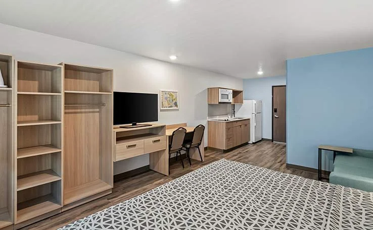 WOODSPRING-SUITES-PALM SPRINGS 4.jpg