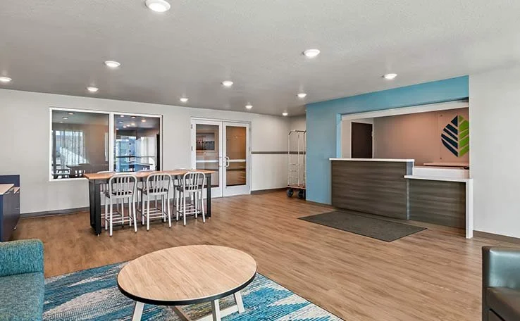 WOODSPRING-SUITES-PALM SPRINGS 1.jpg