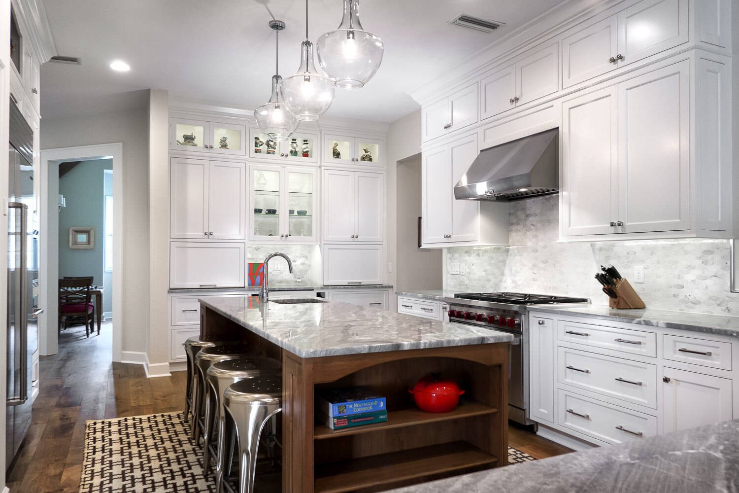 kitchen design with white kitchen cabinets