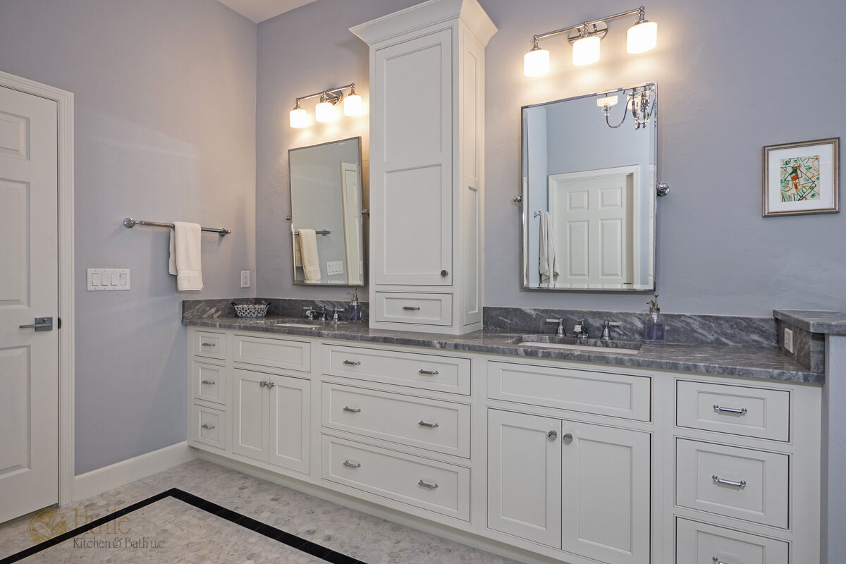 bath design with white vanity cabinet