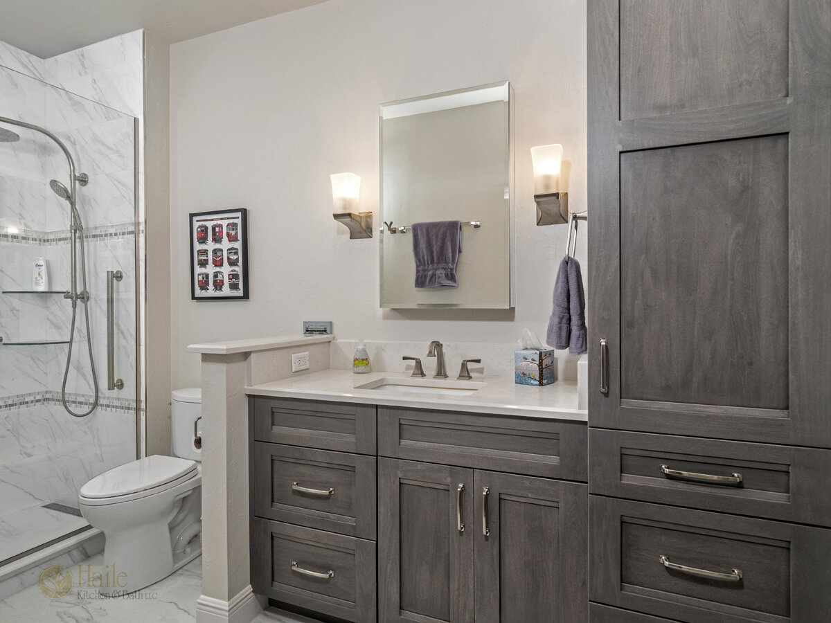 bath design with gray cabinetry