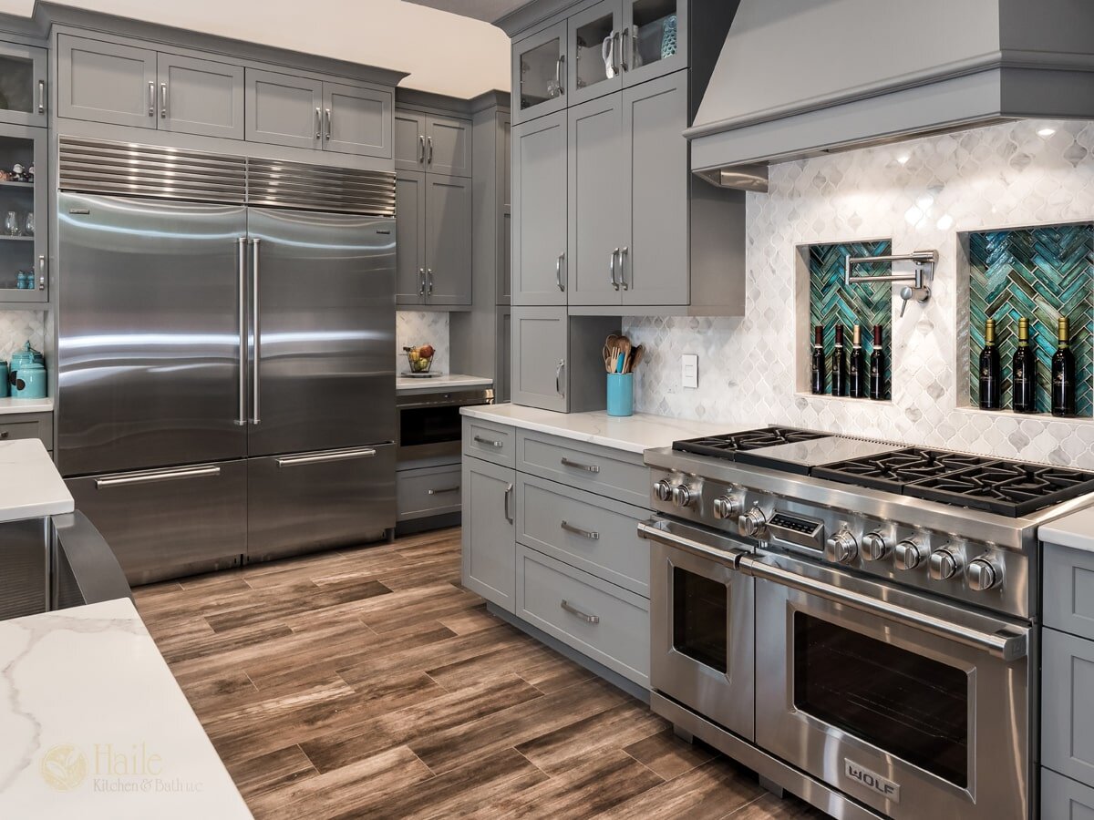 Gainesville kitchen design with recessed niche