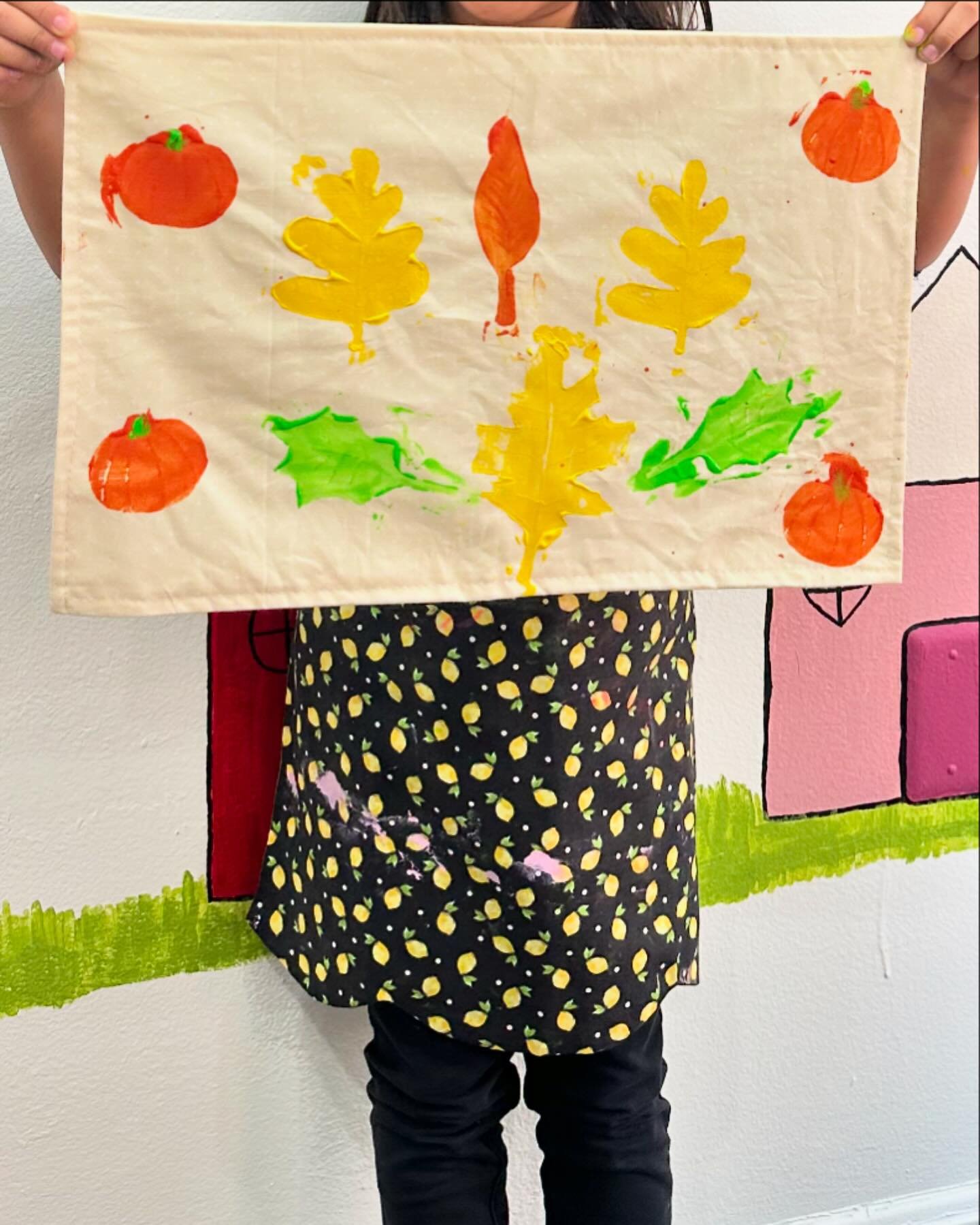 Our little makers experimented with block printing methods to create these fabulous placemats just in time for Thanksgiving! Placemats sewn by Ms. Silvia 🧵 🪡 #diycrafts #handmadehappiness #joannfabrics #bethesdamd #bethesdamoms #rockvillemaryland #